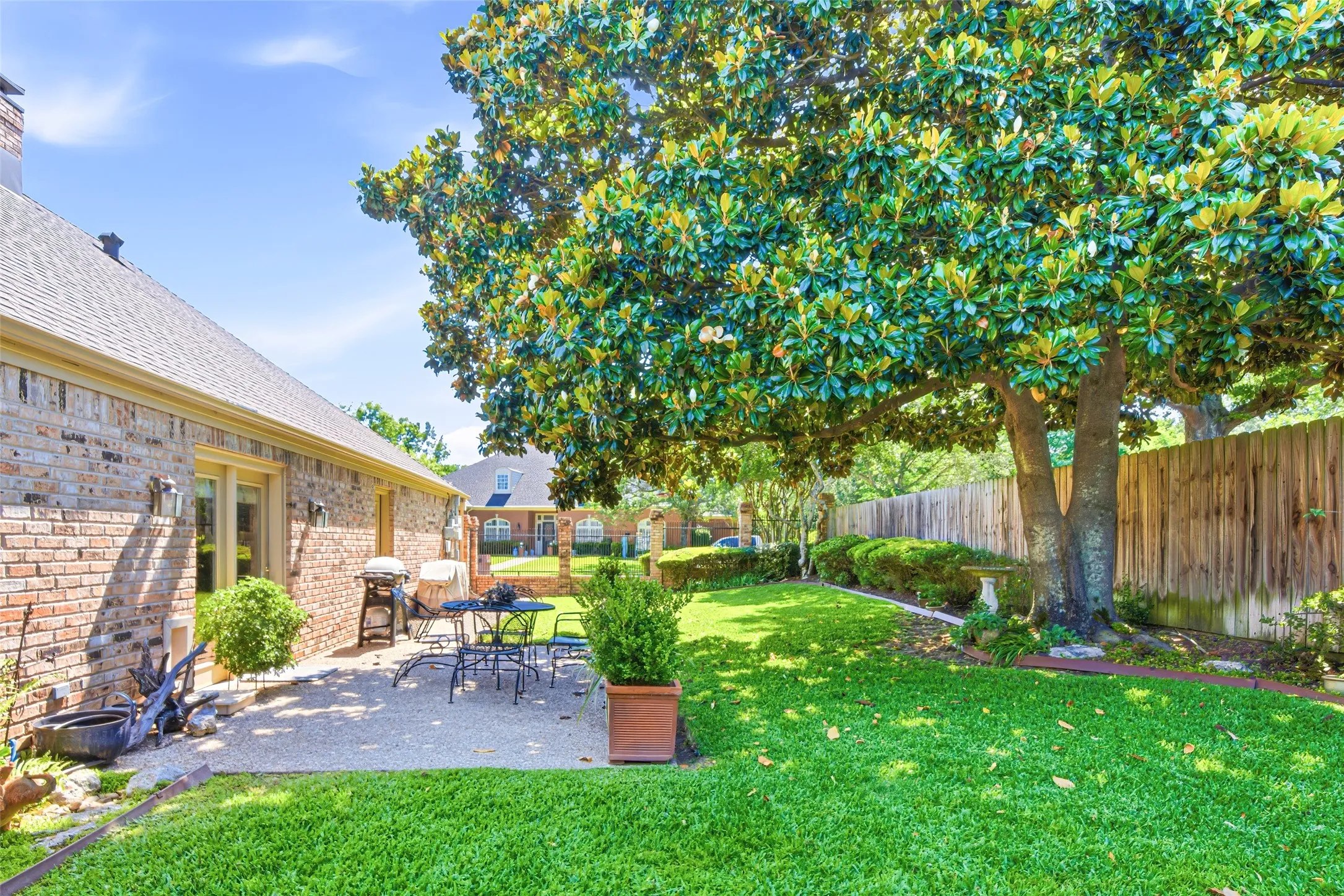 Single Family Residence For Sale in Smith County , 7000 Hollytree Circle, Tyler, Texas 75703, 3 Bedroom, 3 Bathroom, 2 Garage spaces, 3,275 Sqft, built in 1985, Price $645,000, mls#21268411, Real Estate Agent in Tyler, Homes For Sale in Smith county, Homes For Sale in Tyler, Realtor in Tyler Texas, Real Estate Brokerage Independent Realty Texas, Luminita Cordes Realtor