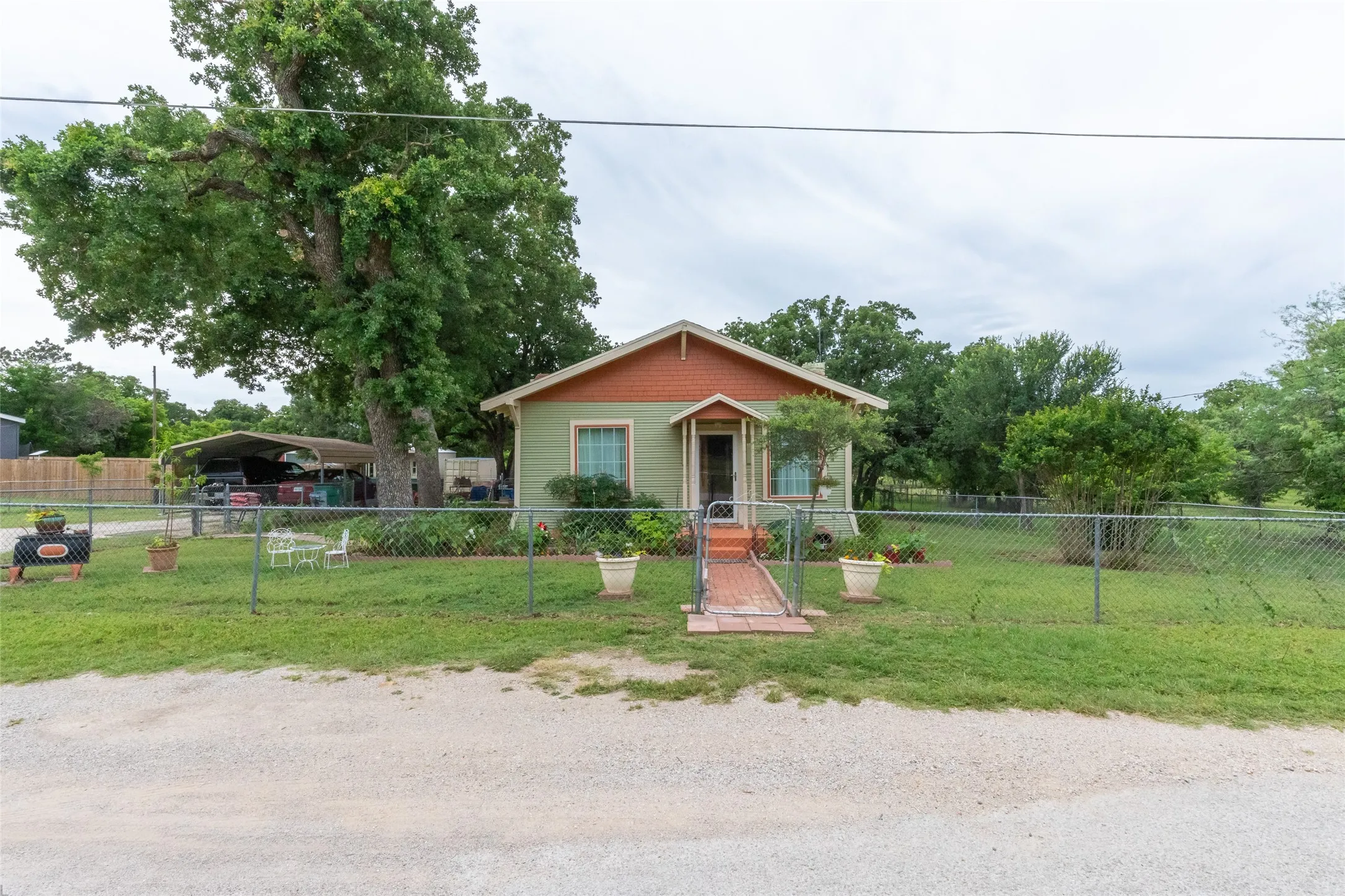 Single Family Residence For Sale in Eastland County , 208 Frost Street, Eastland, Texas 76448, 2 Bedroom, 1 Bathroom, Garage spaces, 1,176 Sqft, built in 1924, mls#21271835, Real Estate Agent in Eastland, Homes For Sale in Eastland county, Homes For Sale in Eastland, Realtor in Eastland Texas, Real Estate Brokerage Independent Realty Texas, Luminita Cordes Realtor