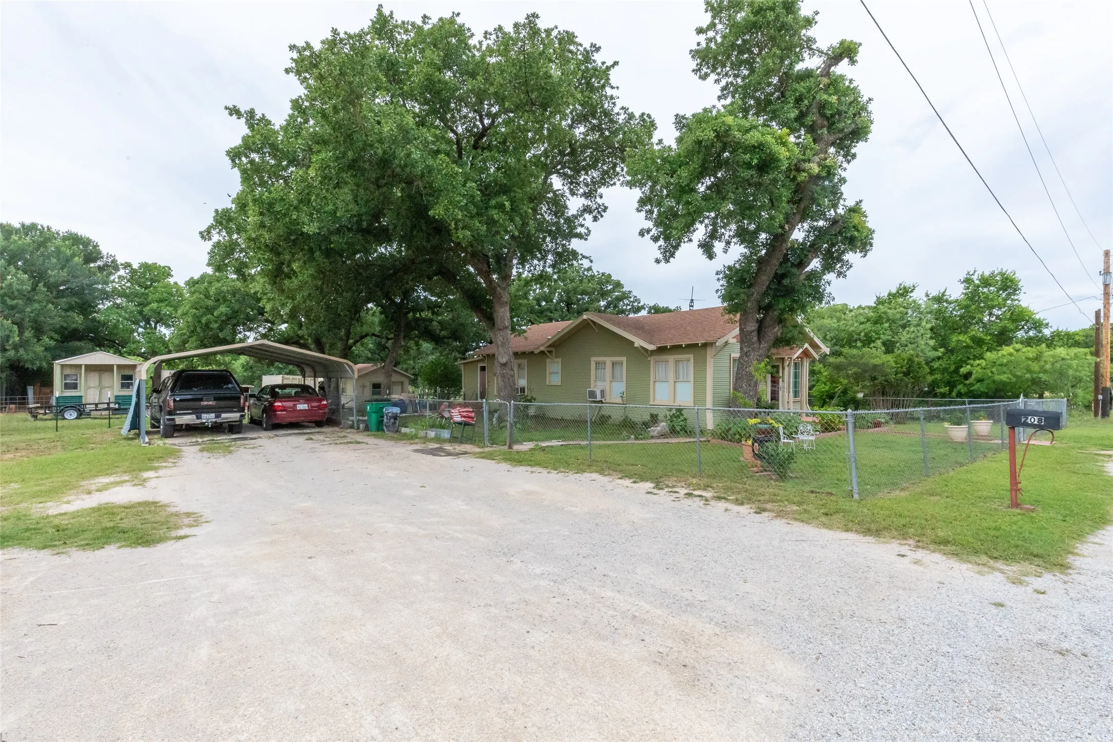Single Family Residence For Sale in Eastland County , 208 Frost Street, Eastland, Texas 76448, 2 Bedroom, 1 Bathroom, Garage spaces, 1,176 Sqft, built in 1924, mls#21271835, Real Estate Agent in Eastland, Homes For Sale in Eastland county, Homes For Sale in Eastland, Realtor in Eastland Texas, Real Estate Brokerage Independent Realty Texas, Luminita Cordes Realtor
