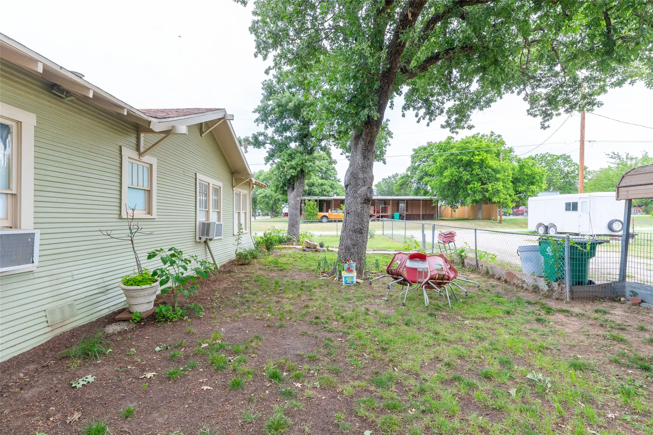 Single Family Residence For Sale in Eastland County , 208 Frost Street, Eastland, Texas 76448, 2 Bedroom, 1 Bathroom, Garage spaces, 1,176 Sqft, built in 1924, mls#21271835, Real Estate Agent in Eastland, Homes For Sale in Eastland county, Homes For Sale in Eastland, Realtor in Eastland Texas, Real Estate Brokerage Independent Realty Texas, Luminita Cordes Realtor
