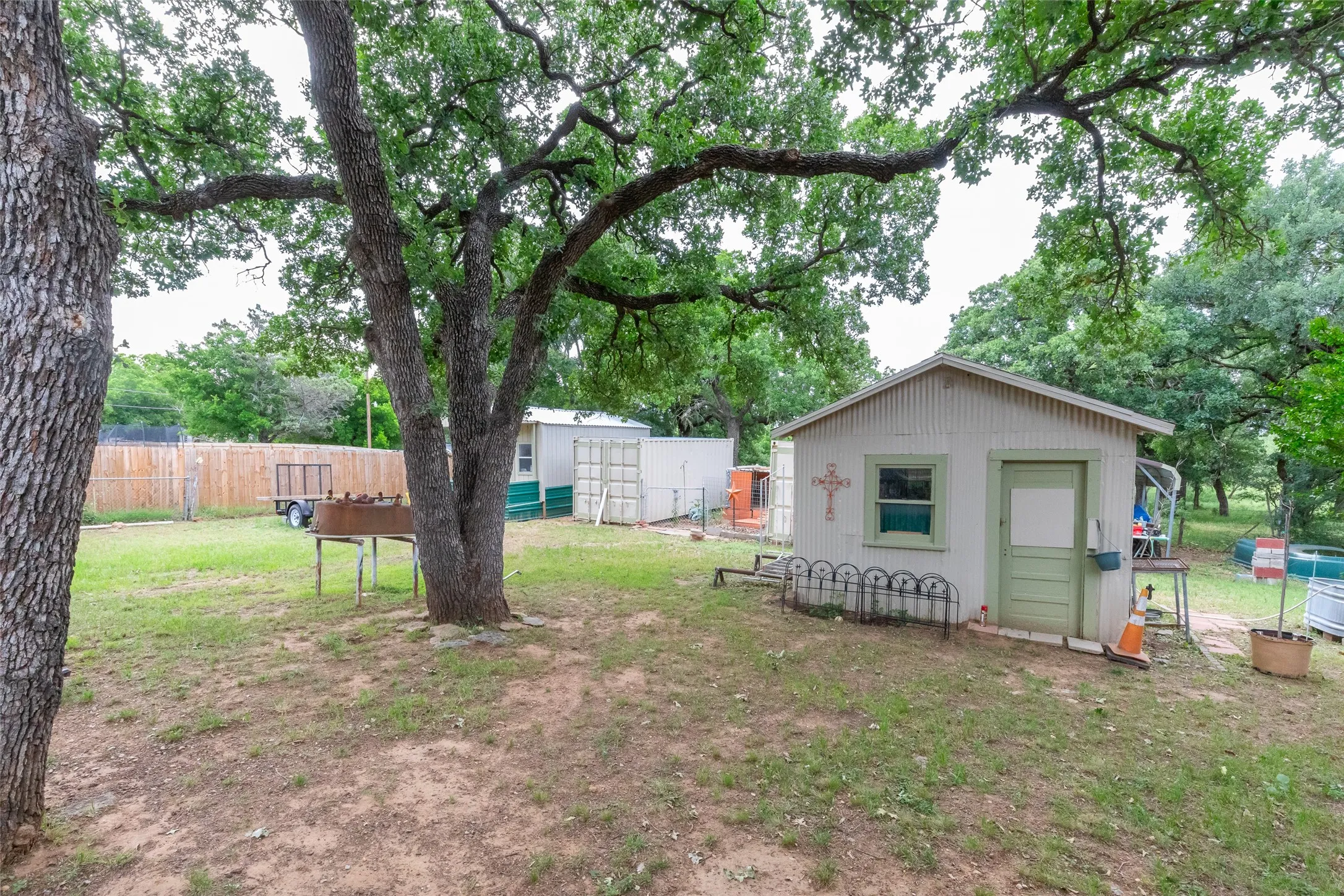 Single Family Residence For Sale in Eastland County , 208 Frost Street, Eastland, Texas 76448, 2 Bedroom, 1 Bathroom, Garage spaces, 1,176 Sqft, built in 1924, mls#21271835, Real Estate Agent in Eastland, Homes For Sale in Eastland county, Homes For Sale in Eastland, Realtor in Eastland Texas, Real Estate Brokerage Independent Realty Texas, Luminita Cordes Realtor