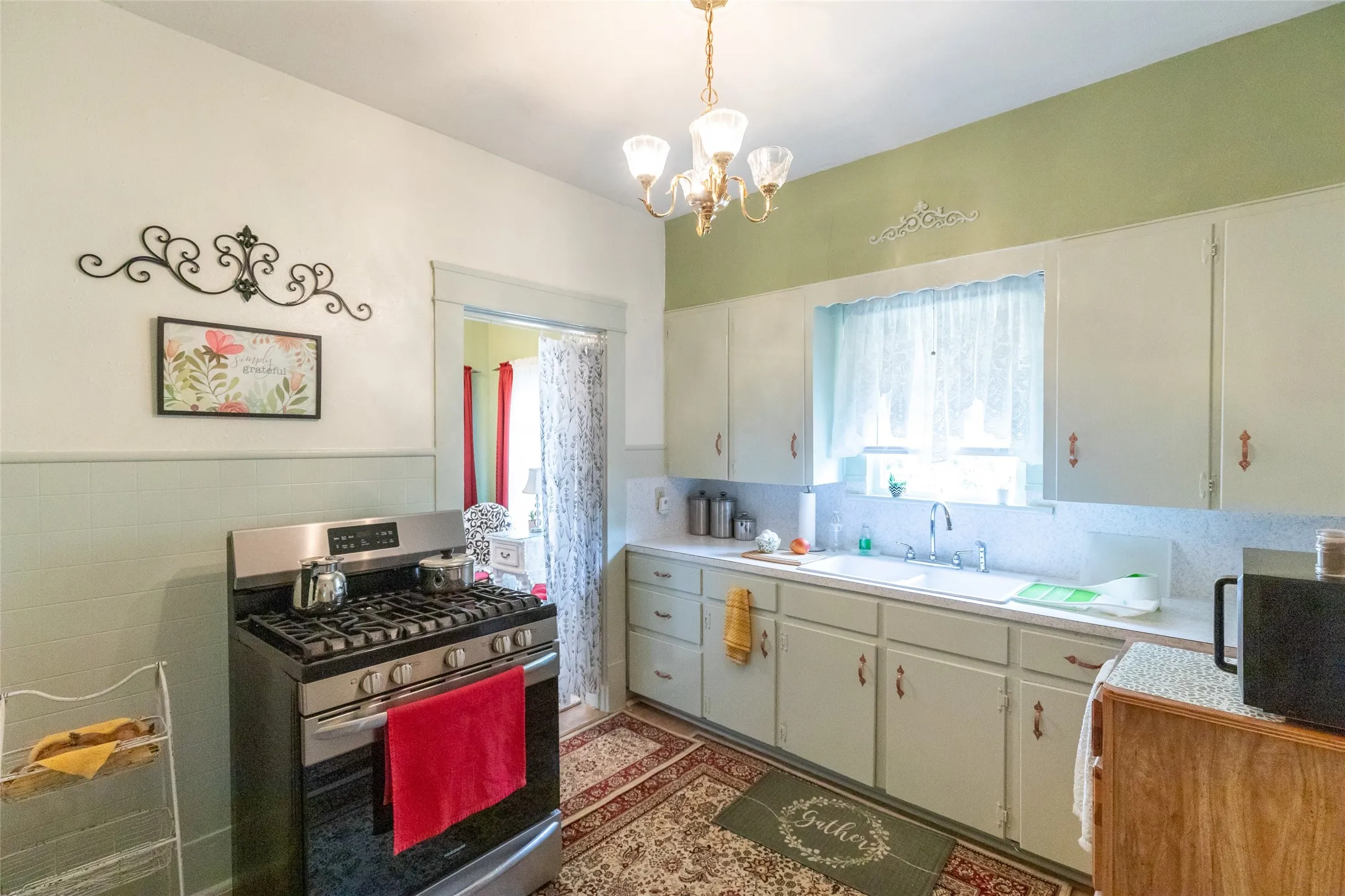 Single Family Residence For Sale in Eastland County , 208 Frost Street, Eastland, Texas 76448, 2 Bedroom, 1 Bathroom, Garage spaces, 1,176 Sqft, built in 1924, mls#21271835, Real Estate Agent in Eastland, Homes For Sale in Eastland county, Homes For Sale in Eastland, Realtor in Eastland Texas, Real Estate Brokerage Independent Realty Texas, Luminita Cordes Realtor