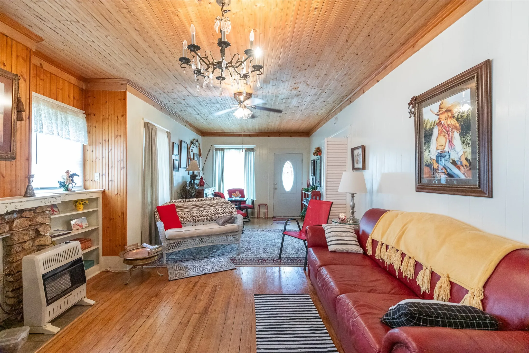 Single Family Residence For Sale in Eastland County , 208 Frost Street, Eastland, Texas 76448, 2 Bedroom, 1 Bathroom, Garage spaces, 1,176 Sqft, built in 1924, mls#21271835, Real Estate Agent in Eastland, Homes For Sale in Eastland county, Homes For Sale in Eastland, Realtor in Eastland Texas, Real Estate Brokerage Independent Realty Texas, Luminita Cordes Realtor