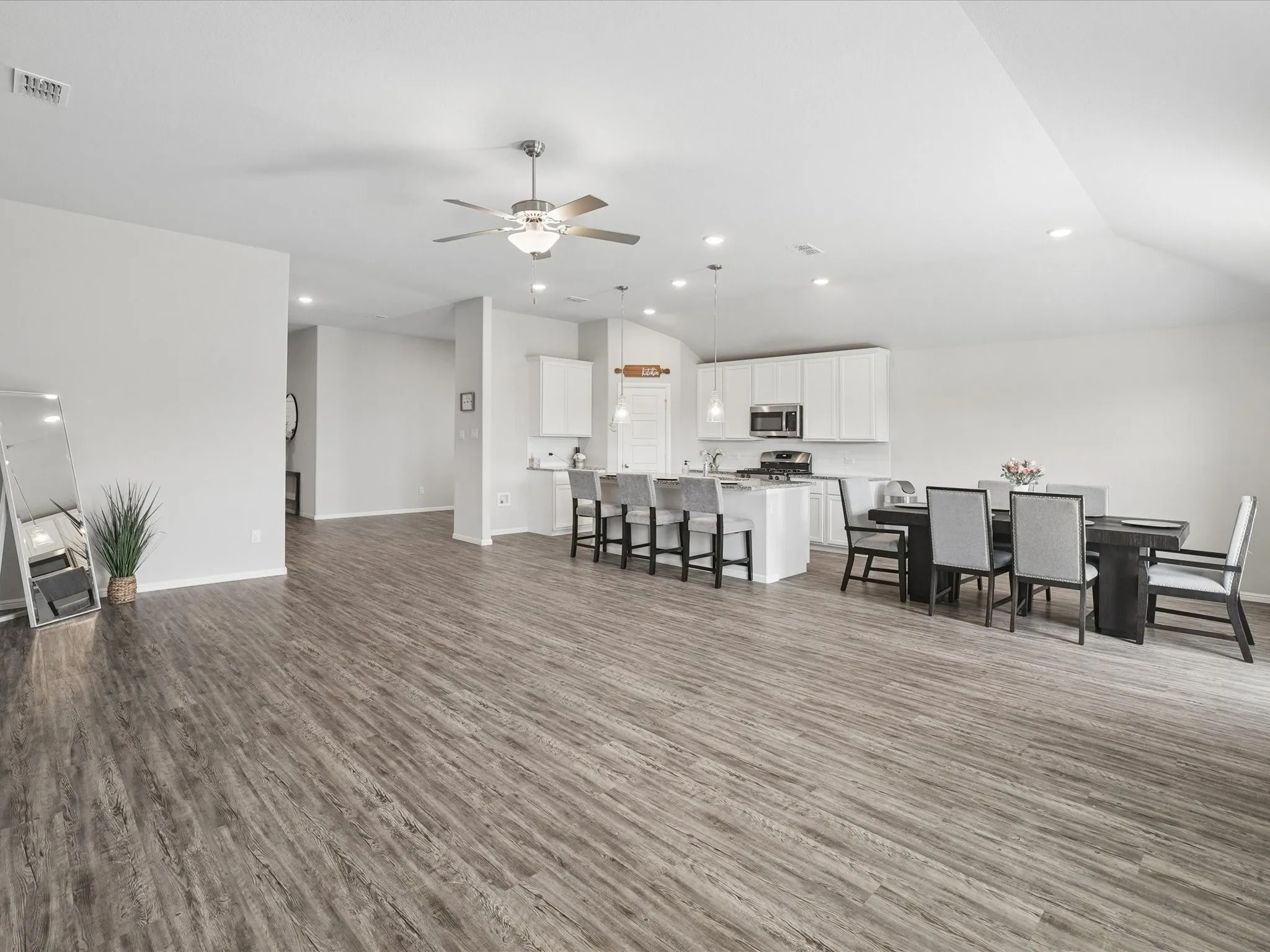 Single Family Residence For Sale in Hunt County , 5577 Cherokee Rose Drive, Royse City, Texas 75189, 4 Bedroom, 2 Bathroom, 2 Garage spaces, 1,971 Sqft, built in 2021, mls#21273736, Real Estate Agent in Royse City, Homes For Sale in Hunt county, Homes For Sale in Royse City, Realtor in Royse City Texas, Real Estate Brokerage Independent Realty Texas, Luminita Cordes Realtor