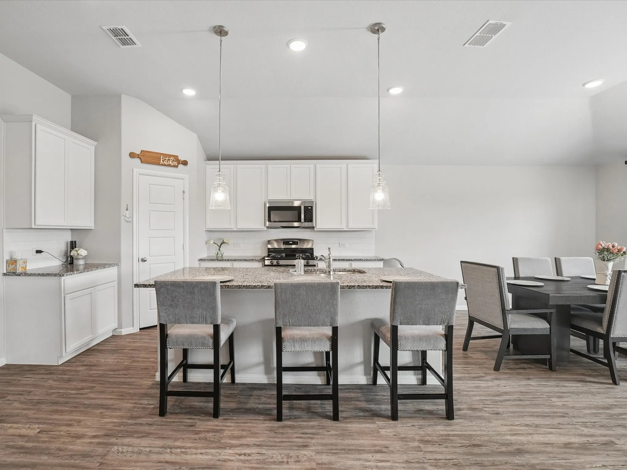 Single Family Residence For Sale in Hunt County , 5577 Cherokee Rose Drive, Royse City, Texas 75189, 4 Bedroom, 2 Bathroom, 2 Garage spaces, 1,971 Sqft, built in 2021, mls#21273736, Real Estate Agent in Royse City, Homes For Sale in Hunt county, Homes For Sale in Royse City, Realtor in Royse City Texas, Real Estate Brokerage Independent Realty Texas, Luminita Cordes Realtor