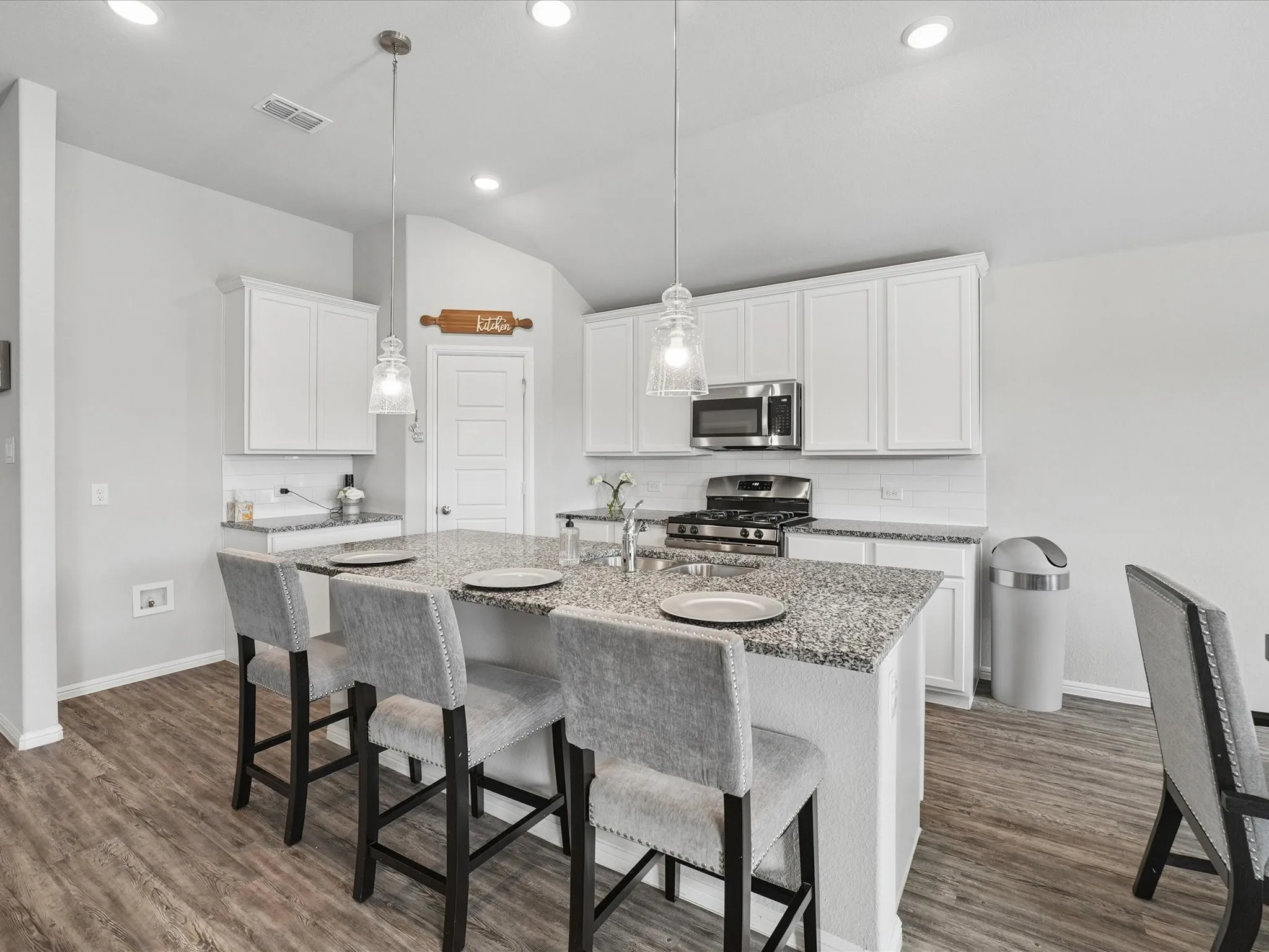 Single Family Residence For Sale in Hunt County , 5577 Cherokee Rose Drive, Royse City, Texas 75189, 4 Bedroom, 2 Bathroom, 2 Garage spaces, 1,971 Sqft, built in 2021, mls#21273736, Real Estate Agent in Royse City, Homes For Sale in Hunt county, Homes For Sale in Royse City, Realtor in Royse City Texas, Real Estate Brokerage Independent Realty Texas, Luminita Cordes Realtor