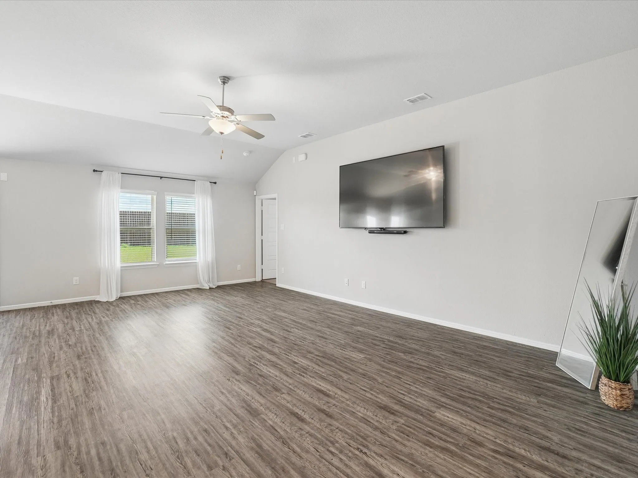 Single Family Residence For Sale in Hunt County , 5577 Cherokee Rose Drive, Royse City, Texas 75189, 4 Bedroom, 2 Bathroom, 2 Garage spaces, 1,971 Sqft, built in 2021, mls#21273736, Real Estate Agent in Royse City, Homes For Sale in Hunt county, Homes For Sale in Royse City, Realtor in Royse City Texas, Real Estate Brokerage Independent Realty Texas, Luminita Cordes Realtor