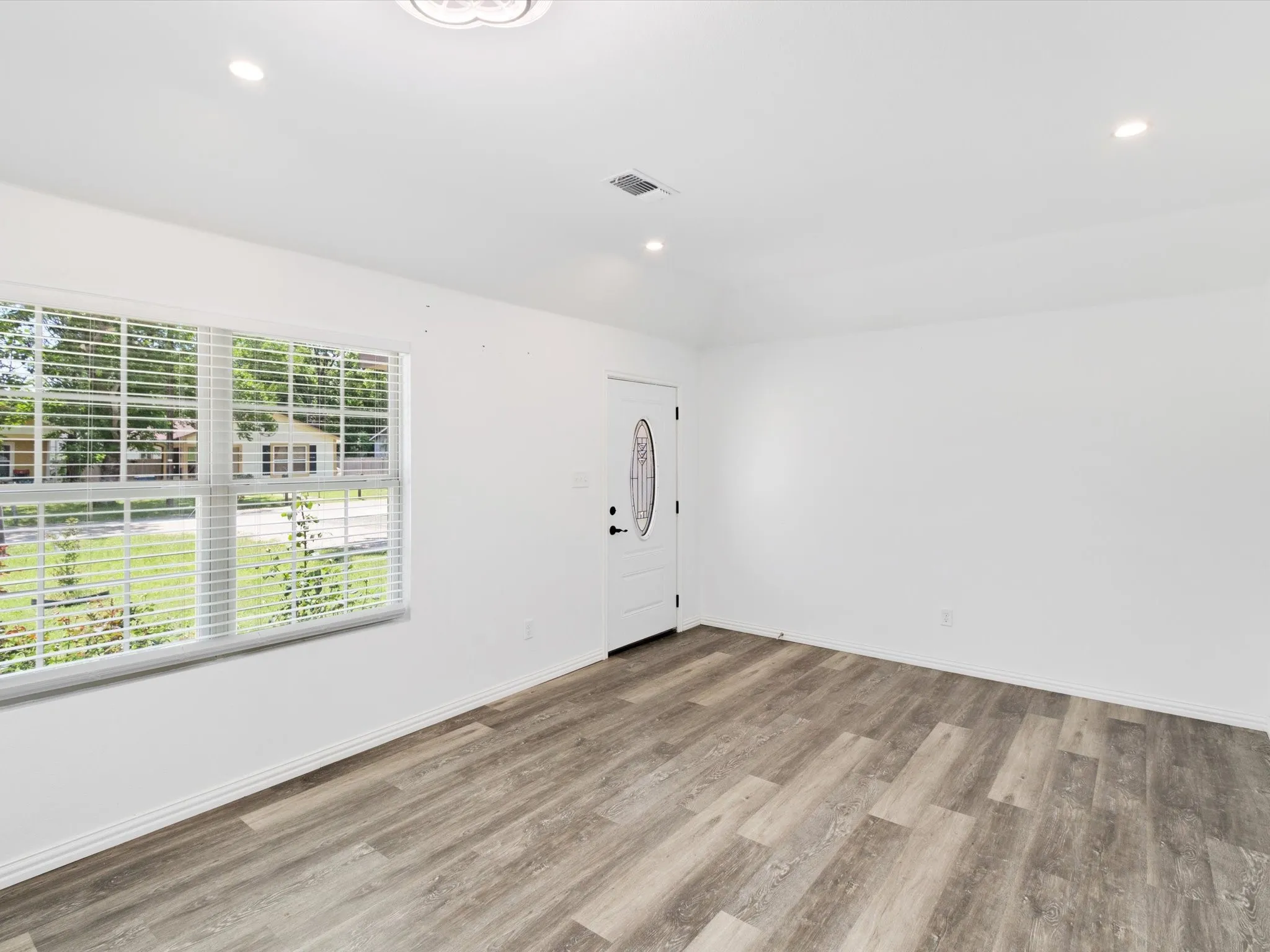 Single Family Residence For Sale in Ellis County , 308 Avenue A, Ennis, Texas 75119, 3 Bedroom, 2 Bathroom, Garage spaces, 1,209 Sqft, built in 2024, mls#21275147, Real Estate Agent in Ennis, Homes For Sale in Ellis county, Homes For Sale in Ennis, Realtor in Ennis Texas, Real Estate Brokerage Independent Realty Texas, Luminita Cordes Realtor
