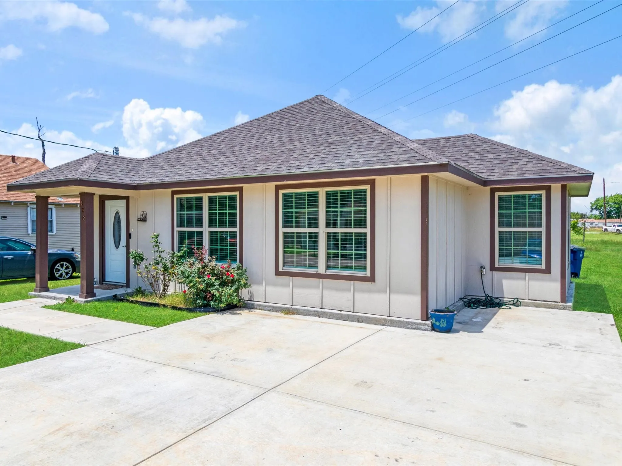 Single Family Residence For Sale in Ellis County , 308 Avenue A, Ennis, Texas 75119, 3 Bedroom, 2 Bathroom, Garage spaces, 1,209 Sqft, built in 2024, mls#21275147, Real Estate Agent in Ennis, Homes For Sale in Ellis county, Homes For Sale in Ennis, Realtor in Ennis Texas, Real Estate Brokerage Independent Realty Texas, Luminita Cordes Realtor