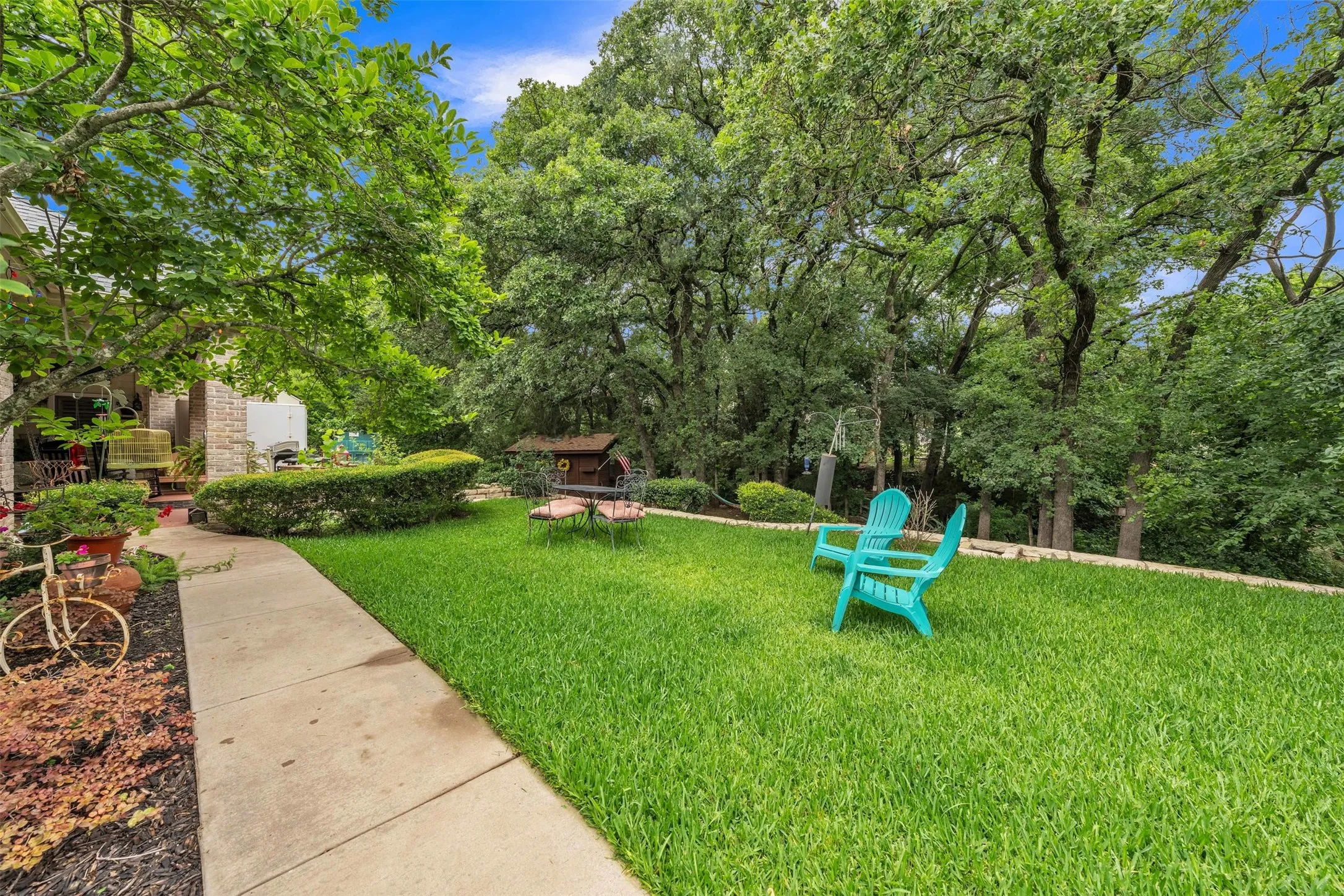 Single Family Residence For Sale in Parker County , 2001 Country Brook Drive, Weatherford, Texas 76087, 3 Bedroom, 3 Bathroom, 2 Garage spaces, 2,333 Sqft, built in 1997, mls#21275254, Real Estate Agent in Weatherford, Homes For Sale in Parker county, Homes For Sale in Weatherford, Realtor in Weatherford Texas, Real Estate Brokerage Independent Realty Texas, Luminita Cordes Realtor