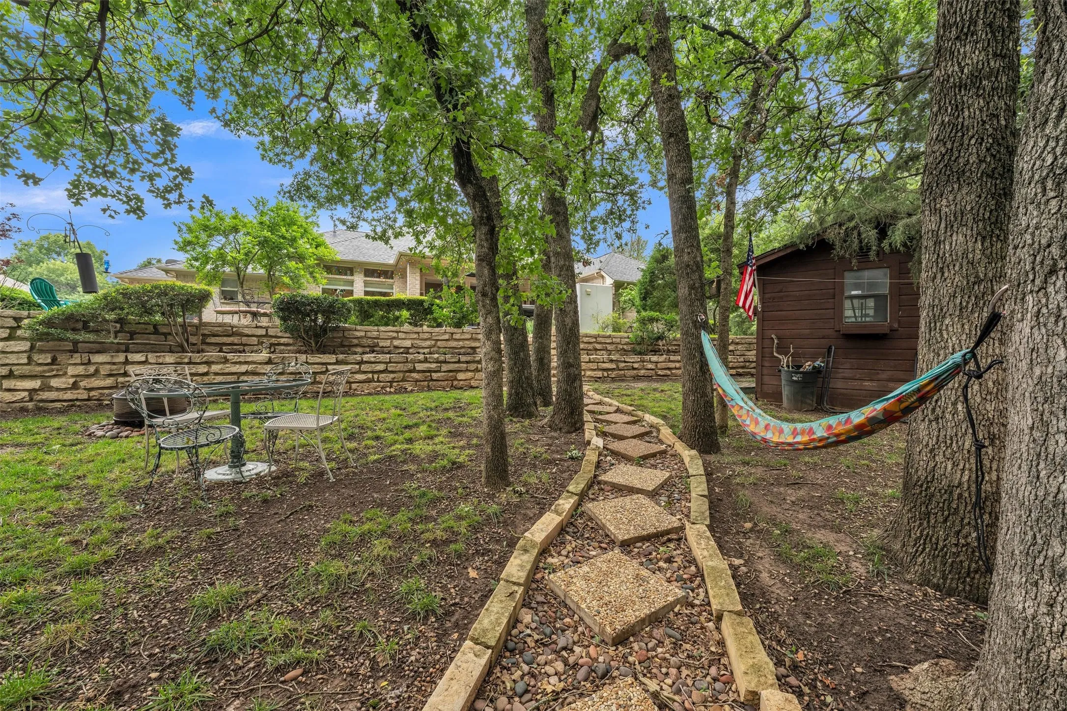 Single Family Residence For Sale in Parker County , 2001 Country Brook Drive, Weatherford, Texas 76087, 3 Bedroom, 3 Bathroom, 2 Garage spaces, 2,333 Sqft, built in 1997, mls#21275254, Real Estate Agent in Weatherford, Homes For Sale in Parker county, Homes For Sale in Weatherford, Realtor in Weatherford Texas, Real Estate Brokerage Independent Realty Texas, Luminita Cordes Realtor