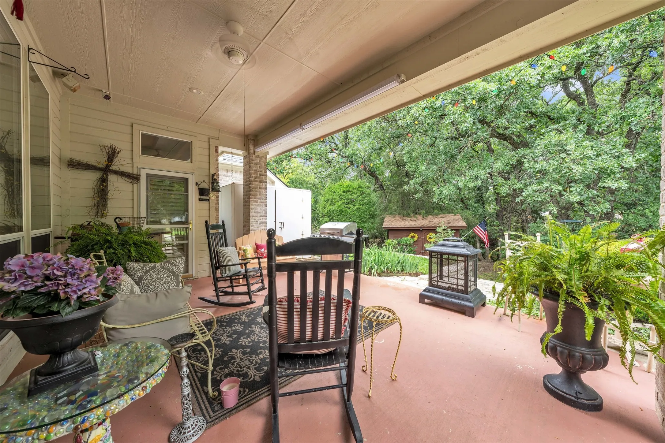 Single Family Residence For Sale in Parker County , 2001 Country Brook Drive, Weatherford, Texas 76087, 3 Bedroom, 3 Bathroom, 2 Garage spaces, 2,333 Sqft, built in 1997, mls#21275254, Real Estate Agent in Weatherford, Homes For Sale in Parker county, Homes For Sale in Weatherford, Realtor in Weatherford Texas, Real Estate Brokerage Independent Realty Texas, Luminita Cordes Realtor