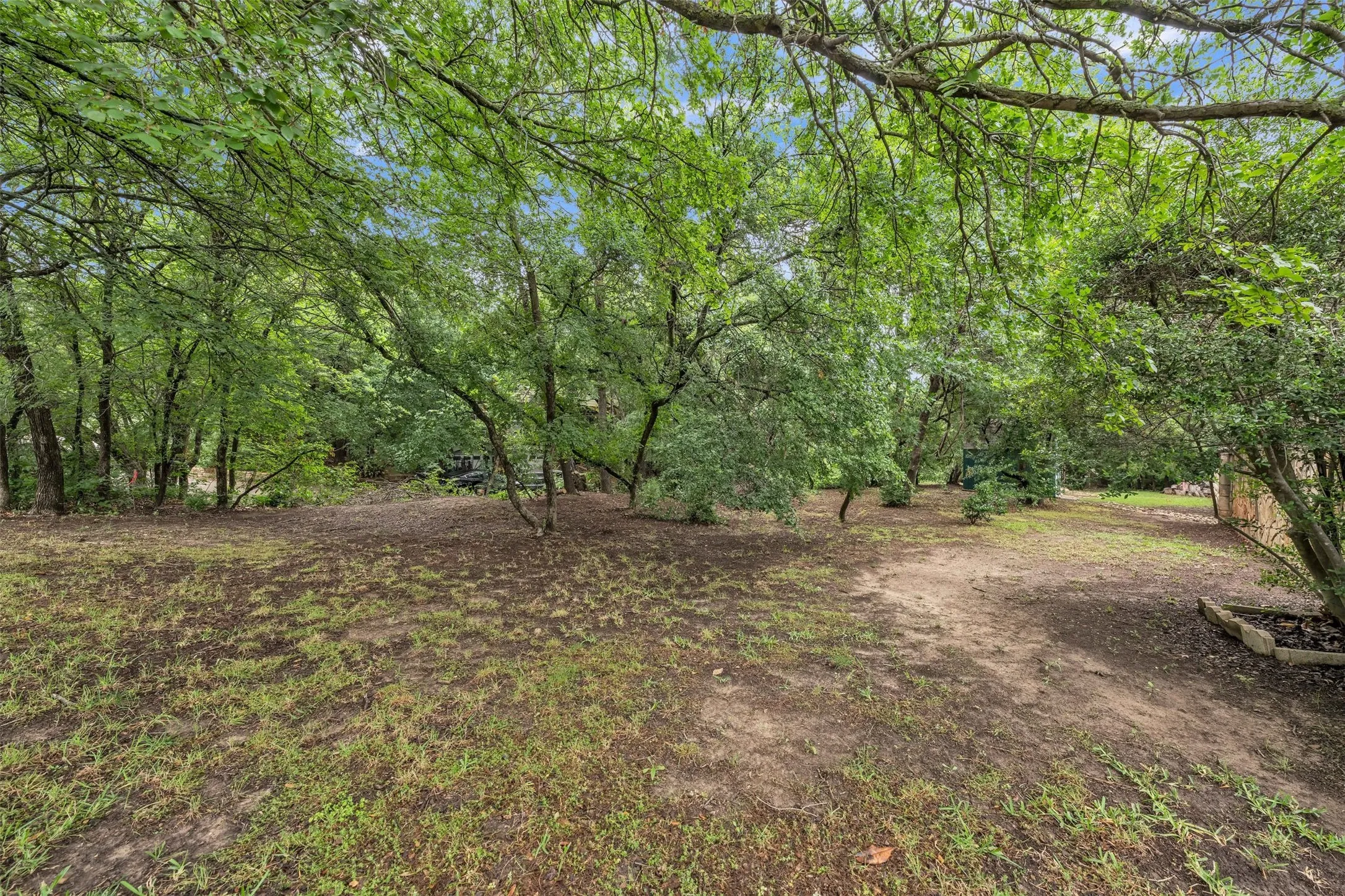 Single Family Residence For Sale in Parker County , 2001 Country Brook Drive, Weatherford, Texas 76087, 3 Bedroom, 3 Bathroom, 2 Garage spaces, 2,333 Sqft, built in 1997, mls#21275254, Real Estate Agent in Weatherford, Homes For Sale in Parker county, Homes For Sale in Weatherford, Realtor in Weatherford Texas, Real Estate Brokerage Independent Realty Texas, Luminita Cordes Realtor