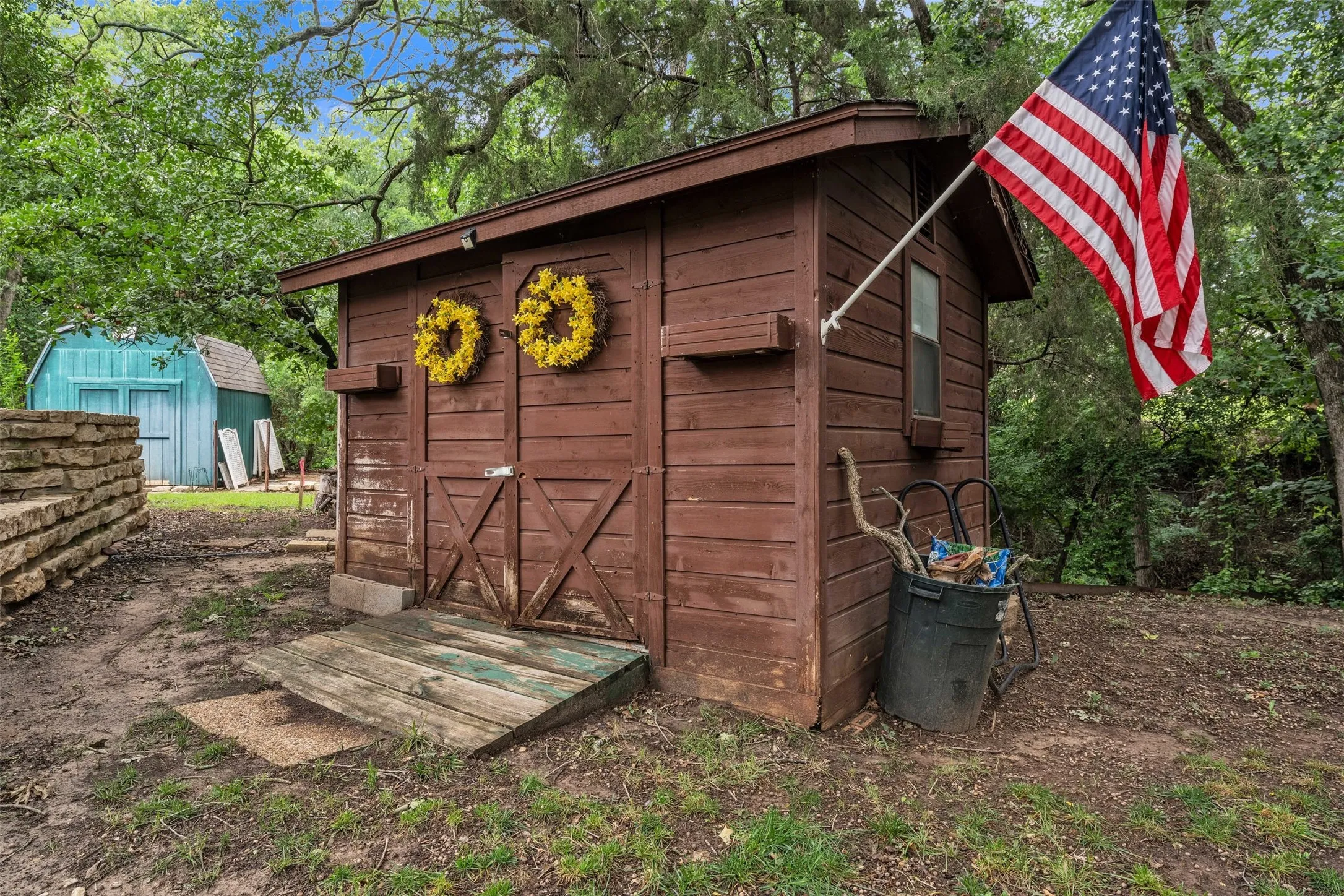 Single Family Residence For Sale in Parker County , 2001 Country Brook Drive, Weatherford, Texas 76087, 3 Bedroom, 3 Bathroom, 2 Garage spaces, 2,333 Sqft, built in 1997, mls#21275254, Real Estate Agent in Weatherford, Homes For Sale in Parker county, Homes For Sale in Weatherford, Realtor in Weatherford Texas, Real Estate Brokerage Independent Realty Texas, Luminita Cordes Realtor