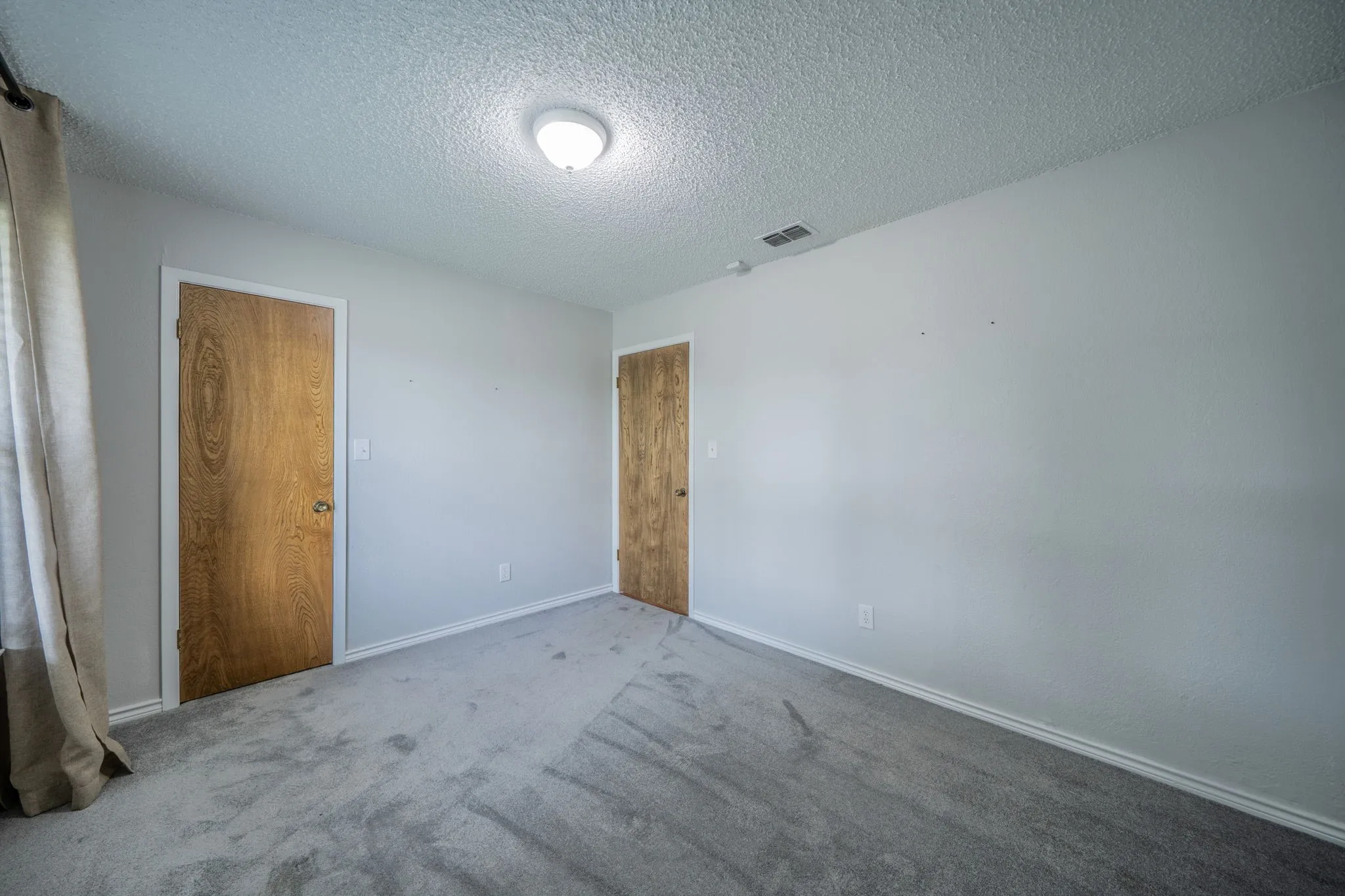Single Family Residence For Sale in Montague County , 1300 Austin Street, Bowie, Texas 76230, 3 Bedroom, 2 Bathroom, 2 Garage spaces, 1,432 Sqft, built in 1982, mls#21200705, Real Estate Agent in Bowie, Homes For Sale in Montague county, Homes For Sale in Bowie, Realtor in Bowie Texas, Real Estate Brokerage Independent Realty Texas, Luminita Cordes Realtor