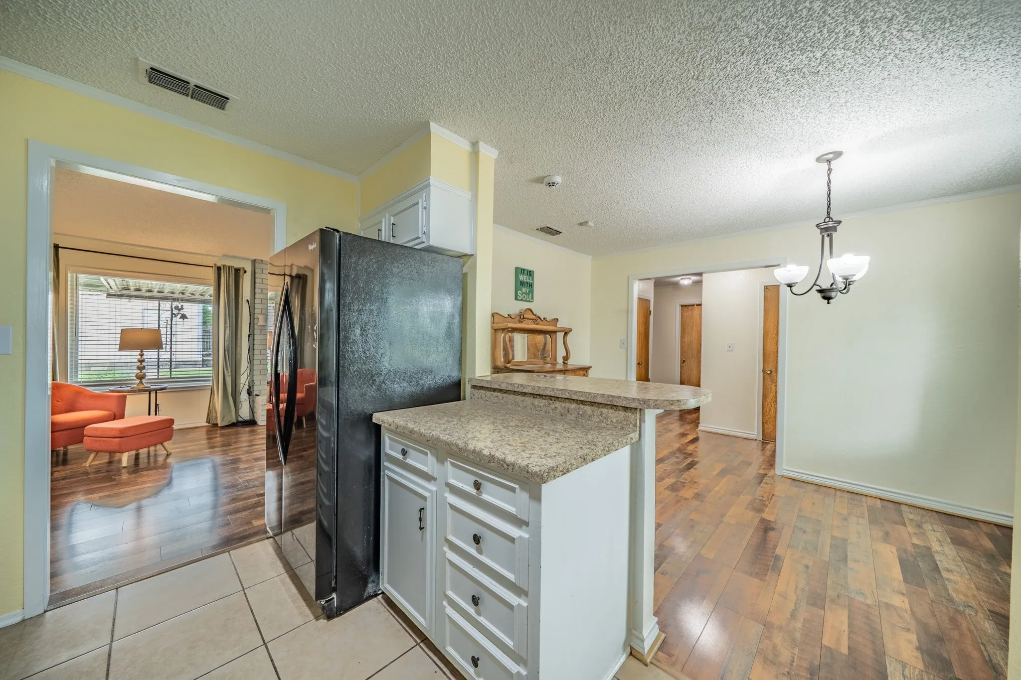 Single Family Residence For Sale in Montague County , 1300 Austin Street, Bowie, Texas 76230, 3 Bedroom, 2 Bathroom, 2 Garage spaces, 1,432 Sqft, built in 1982, mls#21200705, Real Estate Agent in Bowie, Homes For Sale in Montague county, Homes For Sale in Bowie, Realtor in Bowie Texas, Real Estate Brokerage Independent Realty Texas, Luminita Cordes Realtor
