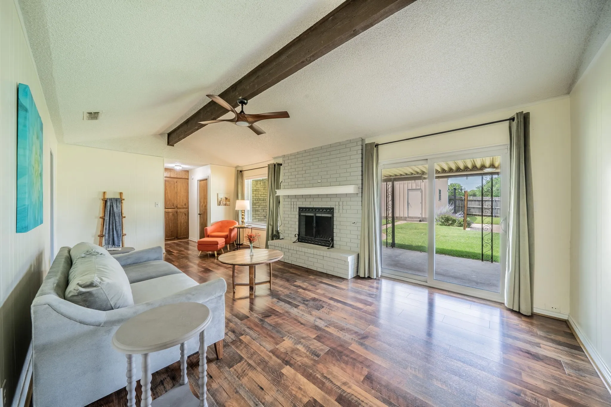 Single Family Residence For Sale in Montague County , 1300 Austin Street, Bowie, Texas 76230, 3 Bedroom, 2 Bathroom, 2 Garage spaces, 1,432 Sqft, built in 1982, mls#21200705, Real Estate Agent in Bowie, Homes For Sale in Montague county, Homes For Sale in Bowie, Realtor in Bowie Texas, Real Estate Brokerage Independent Realty Texas, Luminita Cordes Realtor