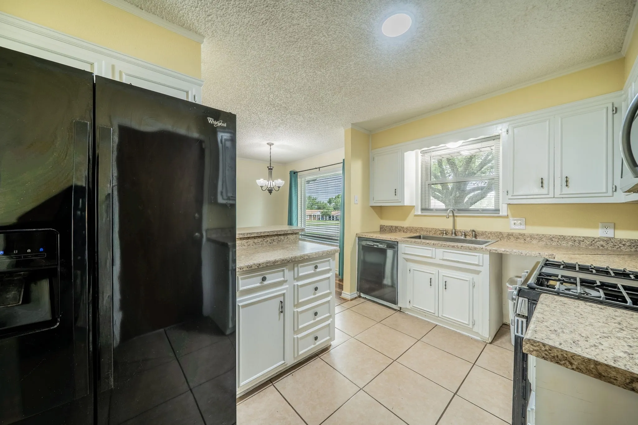 Single Family Residence For Sale in Montague County , 1300 Austin Street, Bowie, Texas 76230, 3 Bedroom, 2 Bathroom, 2 Garage spaces, 1,432 Sqft, built in 1982, mls#21200705, Real Estate Agent in Bowie, Homes For Sale in Montague county, Homes For Sale in Bowie, Realtor in Bowie Texas, Real Estate Brokerage Independent Realty Texas, Luminita Cordes Realtor