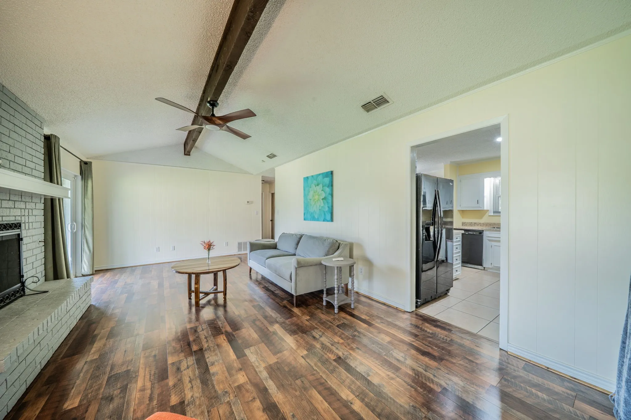 Single Family Residence For Sale in Montague County , 1300 Austin Street, Bowie, Texas 76230, 3 Bedroom, 2 Bathroom, 2 Garage spaces, 1,432 Sqft, built in 1982, mls#21200705, Real Estate Agent in Bowie, Homes For Sale in Montague county, Homes For Sale in Bowie, Realtor in Bowie Texas, Real Estate Brokerage Independent Realty Texas, Luminita Cordes Realtor