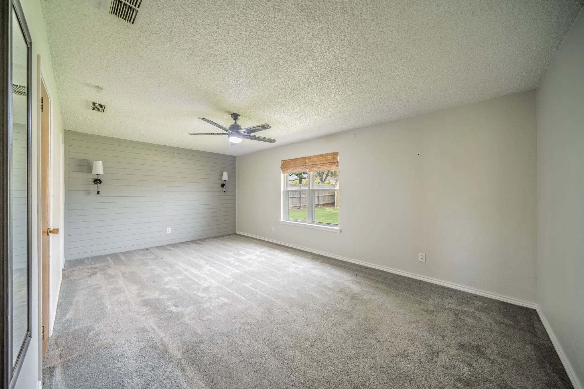 Single Family Residence For Sale in Montague County , 1300 Austin Street, Bowie, Texas 76230, 3 Bedroom, 2 Bathroom, 2 Garage spaces, 1,432 Sqft, built in 1982, mls#21200705, Real Estate Agent in Bowie, Homes For Sale in Montague county, Homes For Sale in Bowie, Realtor in Bowie Texas, Real Estate Brokerage Independent Realty Texas, Luminita Cordes Realtor