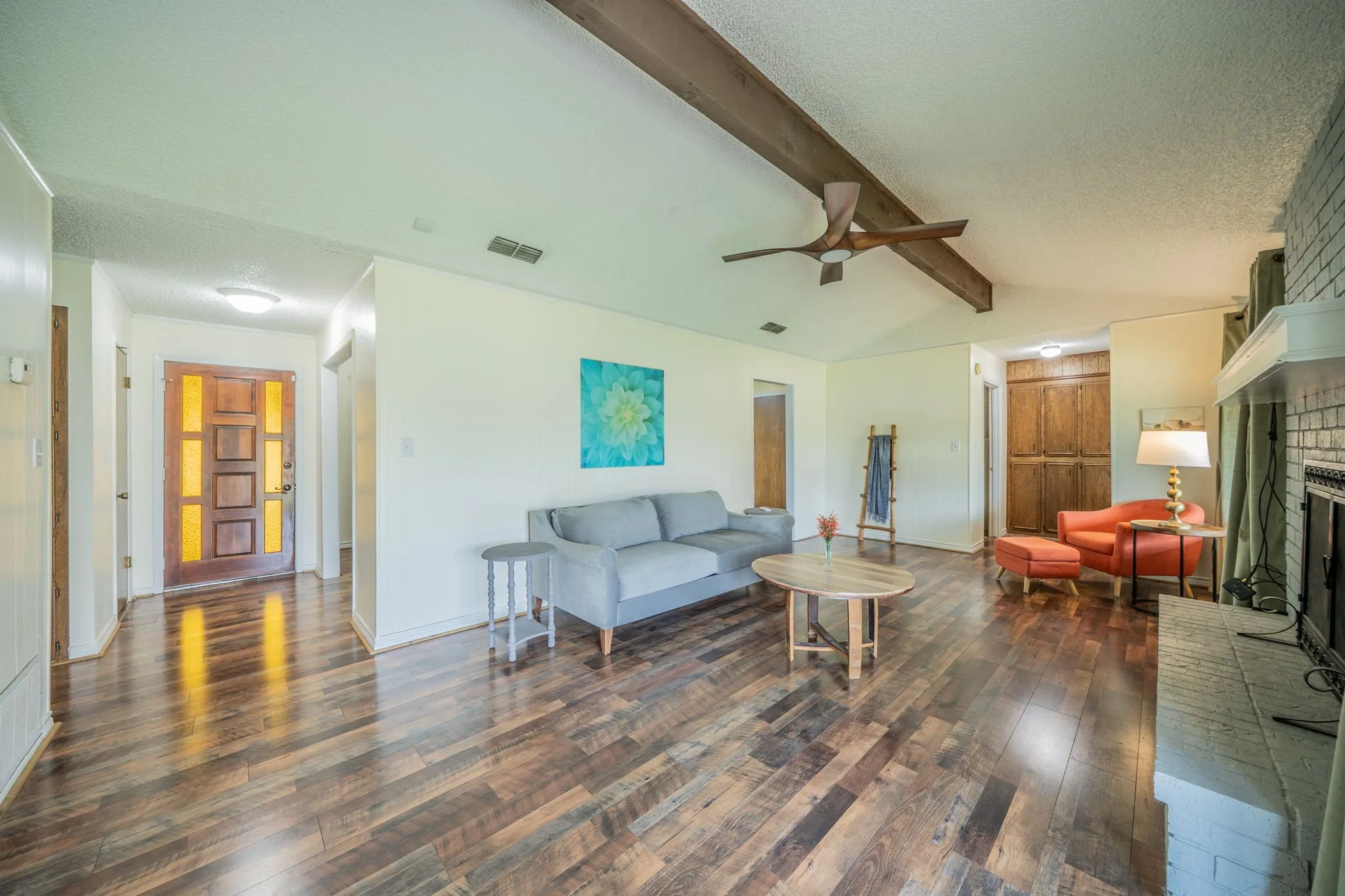 Single Family Residence For Sale in Montague County , 1300 Austin Street, Bowie, Texas 76230, 3 Bedroom, 2 Bathroom, 2 Garage spaces, 1,432 Sqft, built in 1982, mls#21200705, Real Estate Agent in Bowie, Homes For Sale in Montague county, Homes For Sale in Bowie, Realtor in Bowie Texas, Real Estate Brokerage Independent Realty Texas, Luminita Cordes Realtor