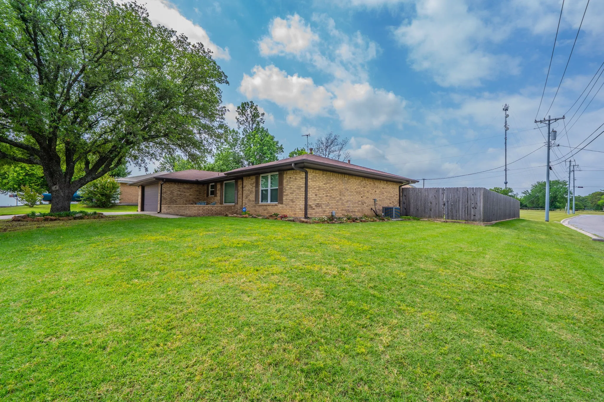 Single Family Residence For Sale in Montague County , 1300 Austin Street, Bowie, Texas 76230, 3 Bedroom, 2 Bathroom, 2 Garage spaces, 1,432 Sqft, built in 1982, mls#21200705, Real Estate Agent in Bowie, Homes For Sale in Montague county, Homes For Sale in Bowie, Realtor in Bowie Texas, Real Estate Brokerage Independent Realty Texas, Luminita Cordes Realtor