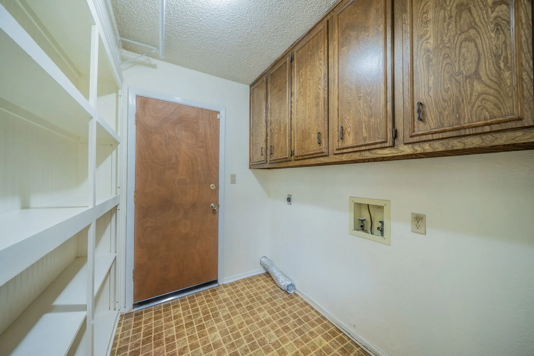 Single Family Residence For Sale in Montague County , 1300 Austin Street, Bowie, Texas 76230, 3 Bedroom, 2 Bathroom, 2 Garage spaces, 1,432 Sqft, built in 1982, mls#21200705, Real Estate Agent in Bowie, Homes For Sale in Montague county, Homes For Sale in Bowie, Realtor in Bowie Texas, Real Estate Brokerage Independent Realty Texas, Luminita Cordes Realtor