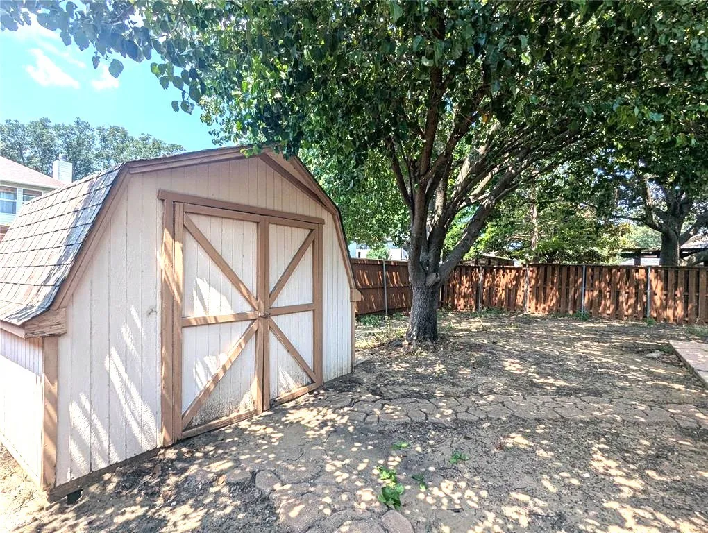 Single Family Residence For Sale in Collin County , 6411 Nottoway Court, Frisco, Texas 75035, 3 Bedrooms, 3 Bathrooms, 2 Garage spaces, 2,082 Sqft, built in 1997, Price $399,000, mls#21273898, Real Estate Agent in Frisco, Homes For Sale in Collin county, Homes For Sale in Frisco, Realtor in Frisco Texas, Real Estate Brokerage Independent Realty Texas, Luminita Cordes Realtor