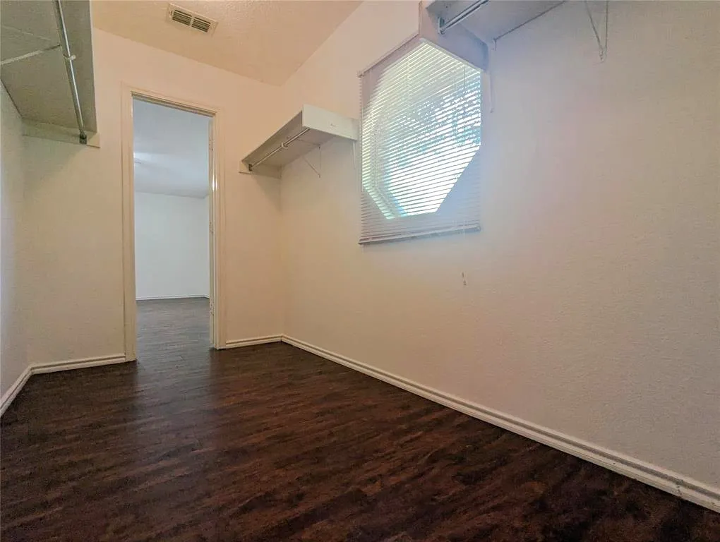 Single Family Residence For Sale in Collin County , 6411 Nottoway Court, Frisco, Texas 75035, 3 Bedrooms, 3 Bathrooms, 2 Garage spaces, 2,082 Sqft, built in 1997, Price $399,000, mls#21273898, Real Estate Agent in Frisco, Homes For Sale in Collin county, Homes For Sale in Frisco, Realtor in Frisco Texas, Real Estate Brokerage Independent Realty Texas, Luminita Cordes Realtor