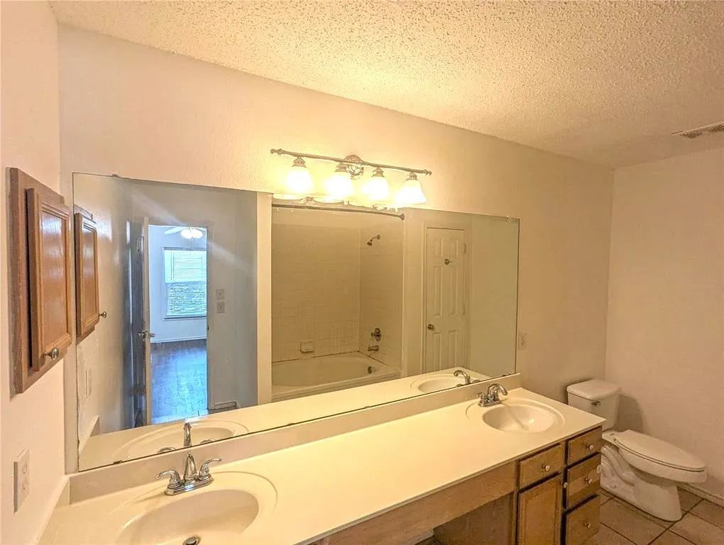 Single Family Residence For Sale in Collin County , 6411 Nottoway Court, Frisco, Texas 75035, 3 Bedrooms, 3 Bathrooms, 2 Garage spaces, 2,082 Sqft, built in 1997, Price $399,000, mls#21273898, Real Estate Agent in Frisco, Homes For Sale in Collin county, Homes For Sale in Frisco, Realtor in Frisco Texas, Real Estate Brokerage Independent Realty Texas, Luminita Cordes Realtor