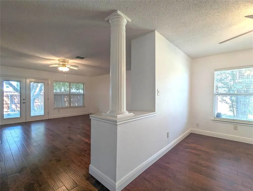 Single Family Residence For Sale in Collin County , 6411 Nottoway Court, Frisco, Texas 75035, 3 Bedrooms, 3 Bathrooms, 2 Garage spaces, 2,082 Sqft, built in 1997, Price $399,000, mls#21273898, Real Estate Agent in Frisco, Homes For Sale in Collin county, Homes For Sale in Frisco, Realtor in Frisco Texas, Real Estate Brokerage Independent Realty Texas, Luminita Cordes Realtor