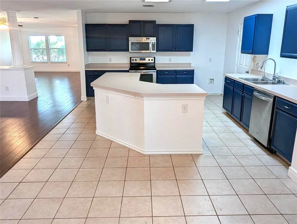 Single Family Residence For Sale in Collin County , 6411 Nottoway Court, Frisco, Texas 75035, 3 Bedrooms, 3 Bathrooms, 2 Garage spaces, 2,082 Sqft, built in 1997, Price $399,000, mls#21273898, Real Estate Agent in Frisco, Homes For Sale in Collin county, Homes For Sale in Frisco, Realtor in Frisco Texas, Real Estate Brokerage Independent Realty Texas, Luminita Cordes Realtor