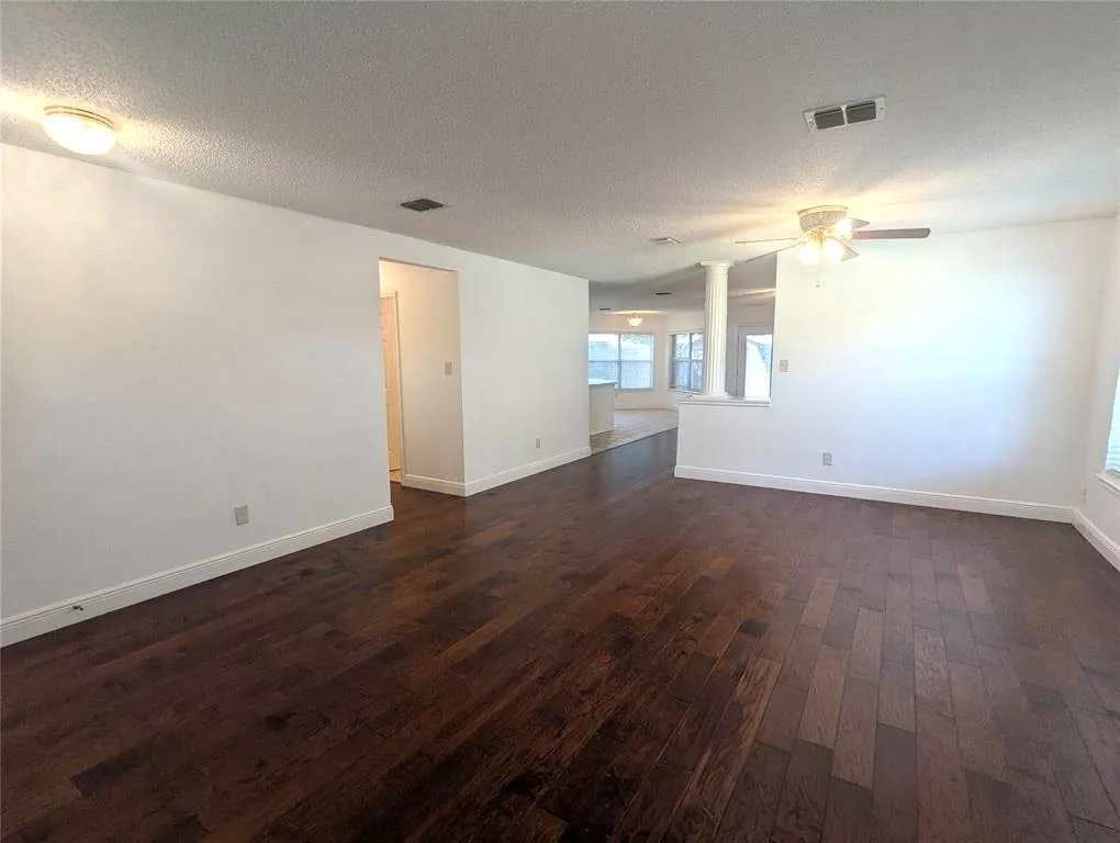 Single Family Residence For Sale in Collin County , 6411 Nottoway Court, Frisco, Texas 75035, 3 Bedrooms, 3 Bathrooms, 2 Garage spaces, 2,082 Sqft, built in 1997, Price $399,000, mls#21273898, Real Estate Agent in Frisco, Homes For Sale in Collin county, Homes For Sale in Frisco, Realtor in Frisco Texas, Real Estate Brokerage Independent Realty Texas, Luminita Cordes Realtor