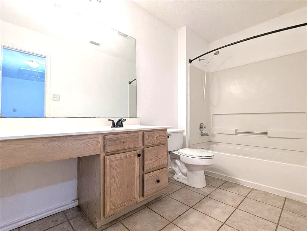 Single Family Residence For Sale in Collin County , 6411 Nottoway Court, Frisco, Texas 75035, 3 Bedrooms, 3 Bathrooms, 2 Garage spaces, 2,082 Sqft, built in 1997, Price $399,000, mls#21273898, Real Estate Agent in Frisco, Homes For Sale in Collin county, Homes For Sale in Frisco, Realtor in Frisco Texas, Real Estate Brokerage Independent Realty Texas, Luminita Cordes Realtor