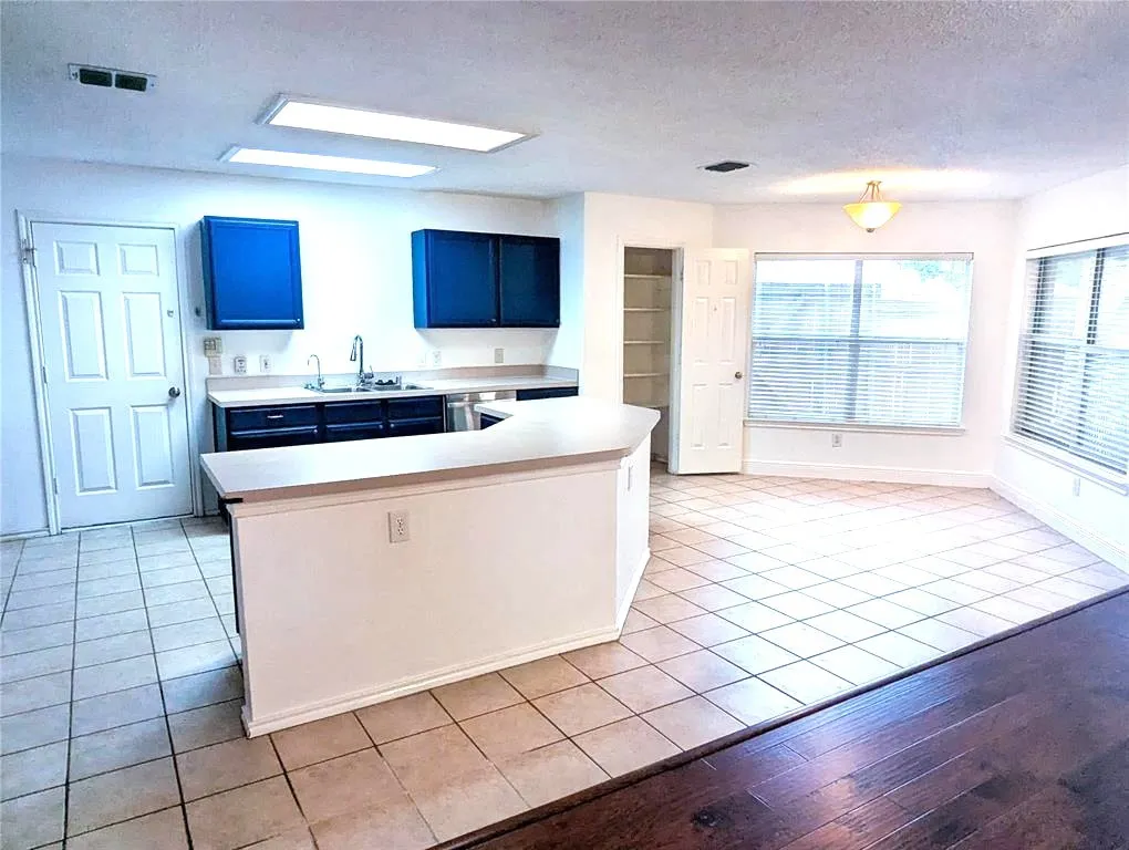 Single Family Residence For Sale in Collin County , 6411 Nottoway Court, Frisco, Texas 75035, 3 Bedrooms, 3 Bathrooms, 2 Garage spaces, 2,082 Sqft, built in 1997, Price $399,000, mls#21273898, Real Estate Agent in Frisco, Homes For Sale in Collin county, Homes For Sale in Frisco, Realtor in Frisco Texas, Real Estate Brokerage Independent Realty Texas, Luminita Cordes Realtor