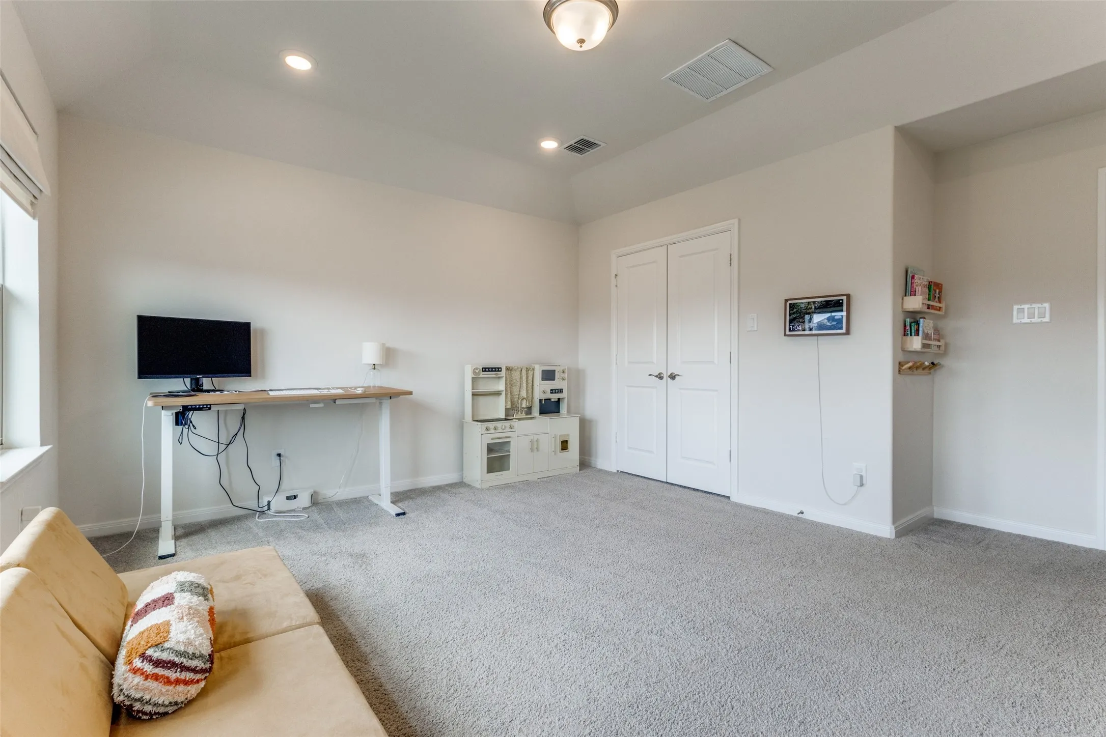Single Family Residence For Sale in Grayson County , 1813 Lakemont Drive, Van Alstyne, Texas 75495, 3 Bedroom, 3 Bathroom, 2 Garage spaces, 1,861 Sqft, built in 2021, mls#21266849, Real Estate Agent in Van Alstyne, Homes For Sale in Grayson county, Homes For Sale in Van Alstyne, Realtor in Van Alstyne Texas, Real Estate Brokerage Independent Realty Texas, Luminita Cordes Realtor