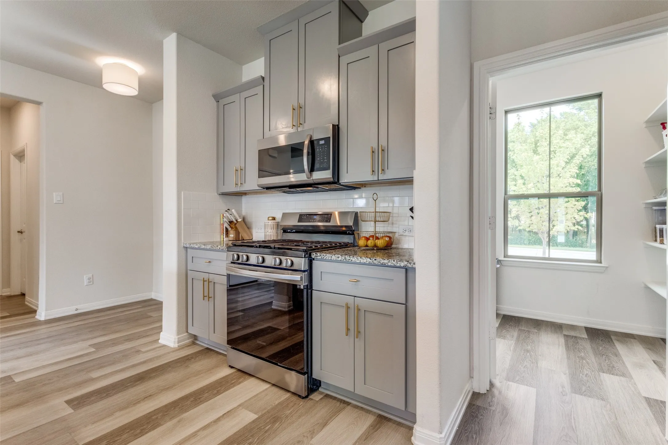 Single Family Residence For Sale in Grayson County , 1813 Lakemont Drive, Van Alstyne, Texas 75495, 3 Bedroom, 3 Bathroom, 2 Garage spaces, 1,861 Sqft, built in 2021, mls#21266849, Real Estate Agent in Van Alstyne, Homes For Sale in Grayson county, Homes For Sale in Van Alstyne, Realtor in Van Alstyne Texas, Real Estate Brokerage Independent Realty Texas, Luminita Cordes Realtor