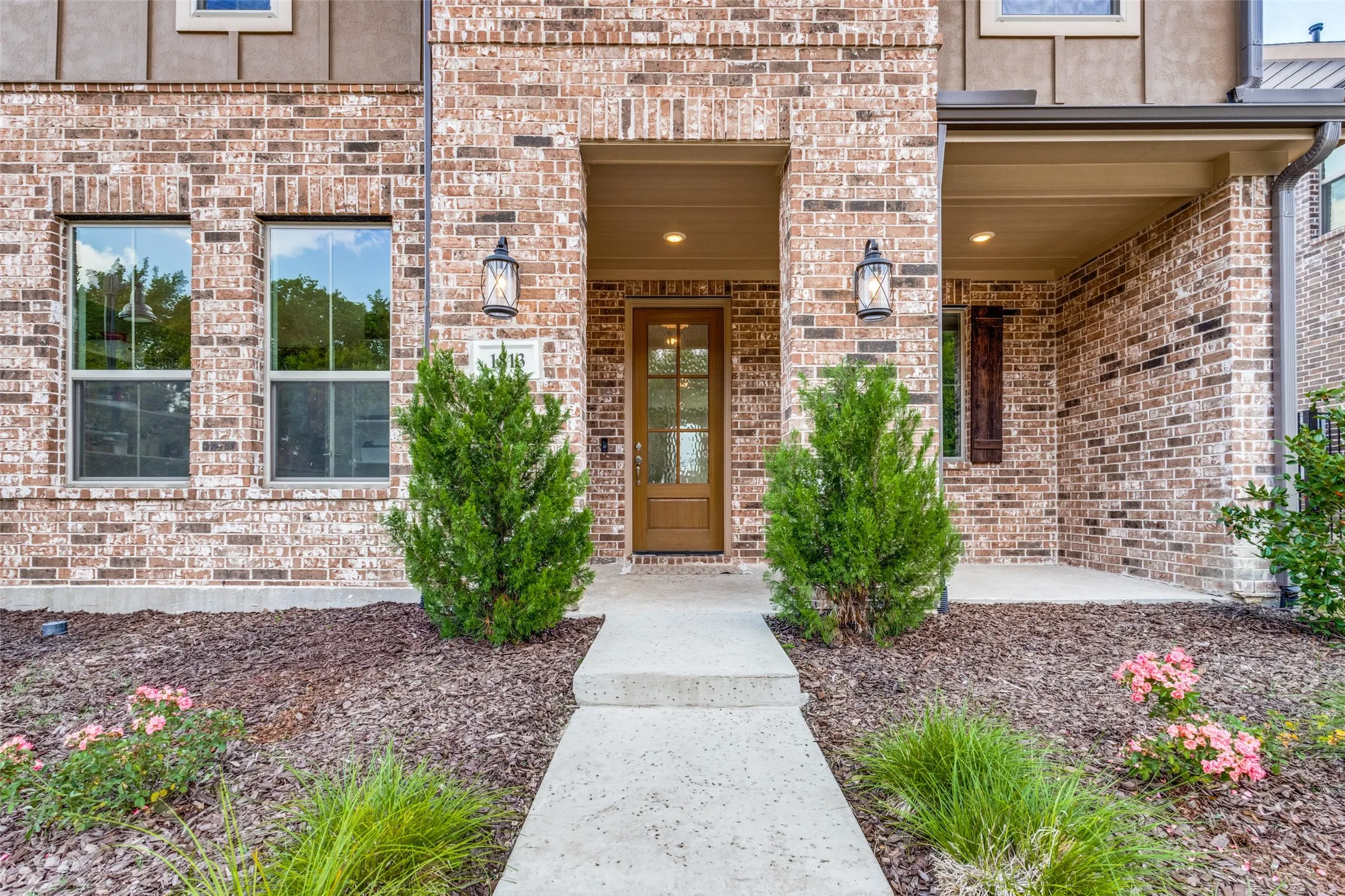 Single Family Residence For Sale in Grayson County , 1813 Lakemont Drive, Van Alstyne, Texas 75495, 3 Bedroom, 3 Bathroom, 2 Garage spaces, 1,861 Sqft, built in 2021, mls#21266849, Real Estate Agent in Van Alstyne, Homes For Sale in Grayson county, Homes For Sale in Van Alstyne, Realtor in Van Alstyne Texas, Real Estate Brokerage Independent Realty Texas, Luminita Cordes Realtor