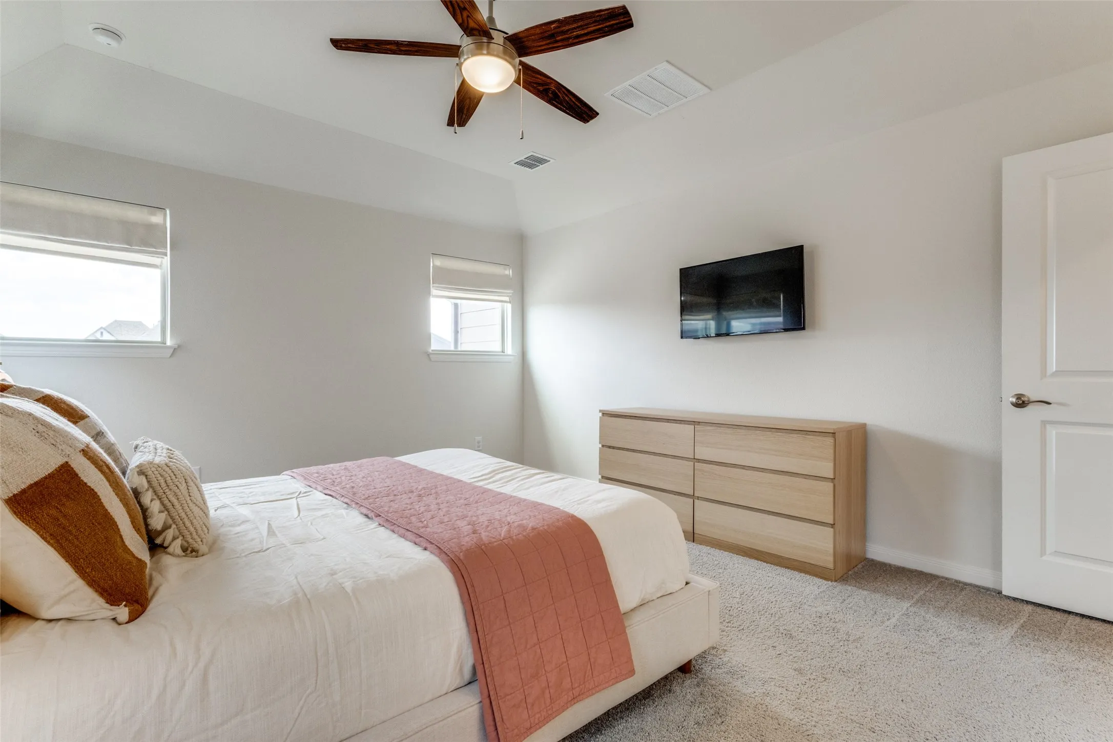 Single Family Residence For Sale in Grayson County , 1813 Lakemont Drive, Van Alstyne, Texas 75495, 3 Bedroom, 3 Bathroom, 2 Garage spaces, 1,861 Sqft, built in 2021, mls#21266849, Real Estate Agent in Van Alstyne, Homes For Sale in Grayson county, Homes For Sale in Van Alstyne, Realtor in Van Alstyne Texas, Real Estate Brokerage Independent Realty Texas, Luminita Cordes Realtor