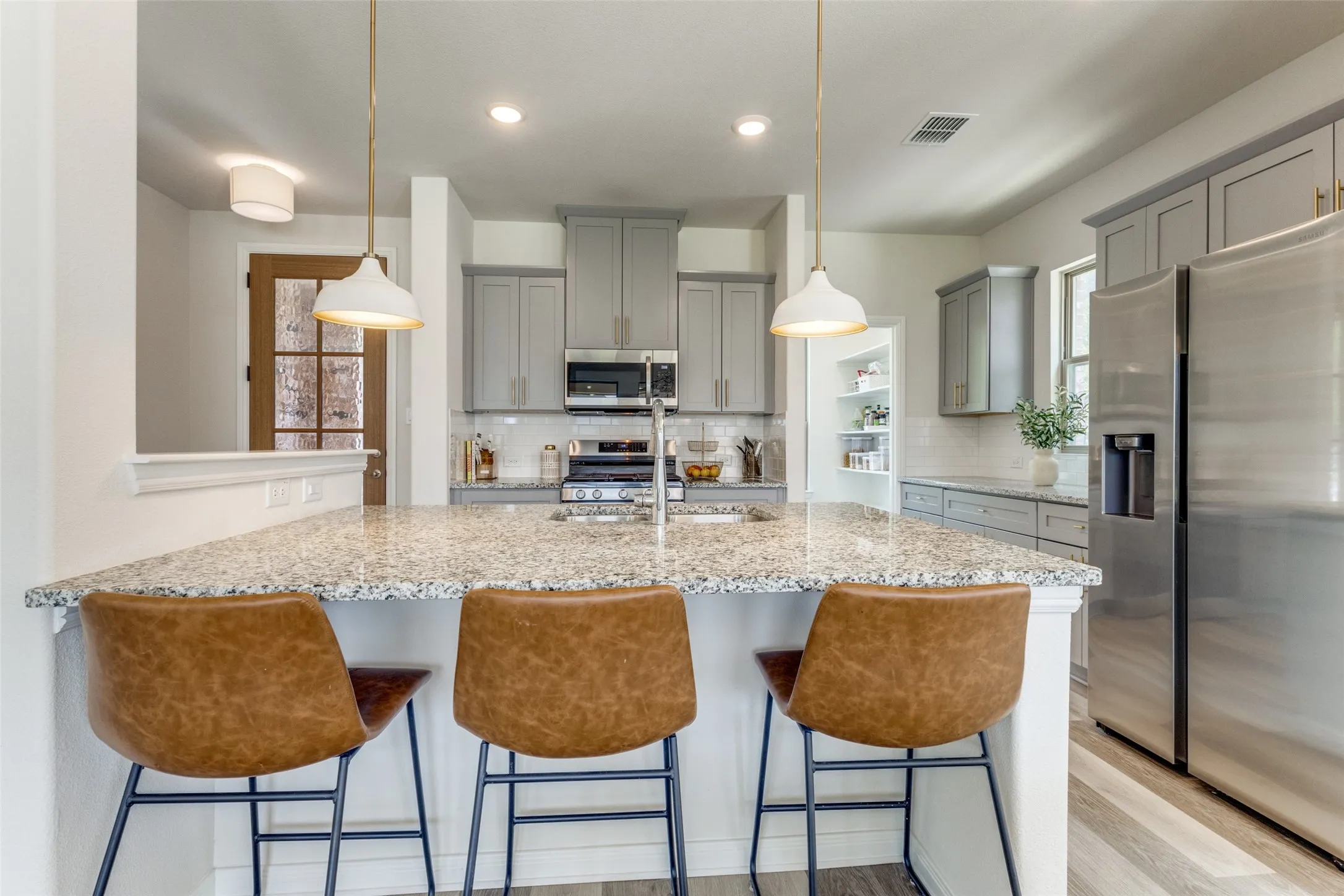 Single Family Residence For Sale in Grayson County , 1813 Lakemont Drive, Van Alstyne, Texas 75495, 3 Bedroom, 3 Bathroom, 2 Garage spaces, 1,861 Sqft, built in 2021, mls#21266849, Real Estate Agent in Van Alstyne, Homes For Sale in Grayson county, Homes For Sale in Van Alstyne, Realtor in Van Alstyne Texas, Real Estate Brokerage Independent Realty Texas, Luminita Cordes Realtor