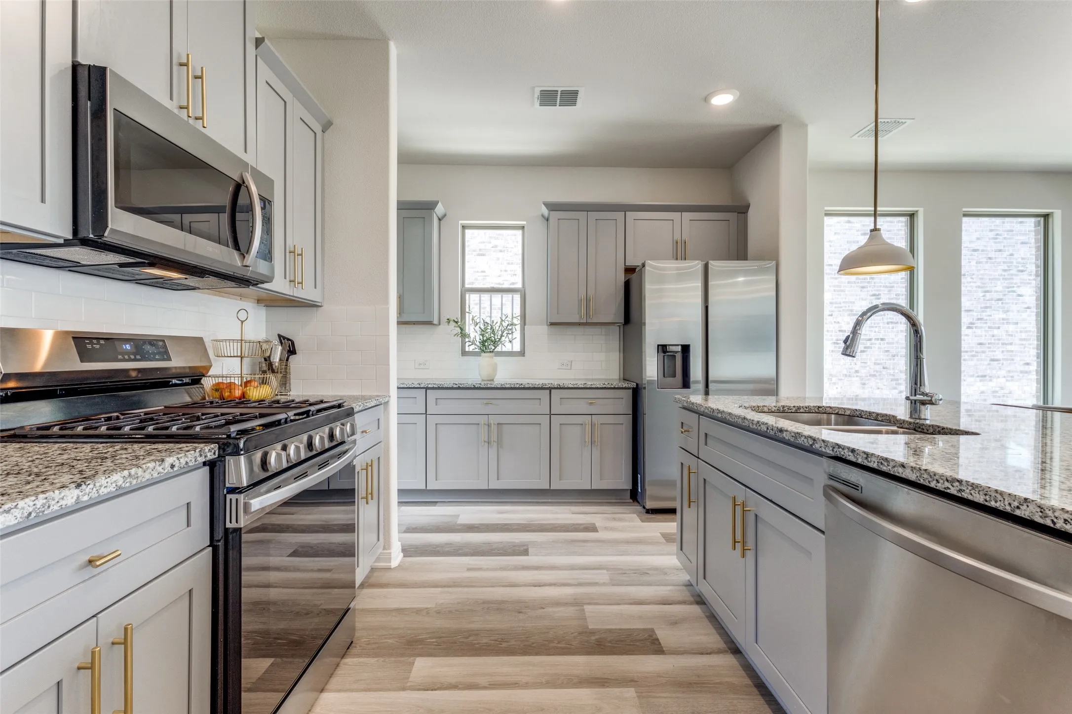 Single Family Residence For Sale in Grayson County , 1813 Lakemont Drive, Van Alstyne, Texas 75495, 3 Bedroom, 3 Bathroom, 2 Garage spaces, 1,861 Sqft, built in 2021, mls#21266849, Real Estate Agent in Van Alstyne, Homes For Sale in Grayson county, Homes For Sale in Van Alstyne, Realtor in Van Alstyne Texas, Real Estate Brokerage Independent Realty Texas, Luminita Cordes Realtor