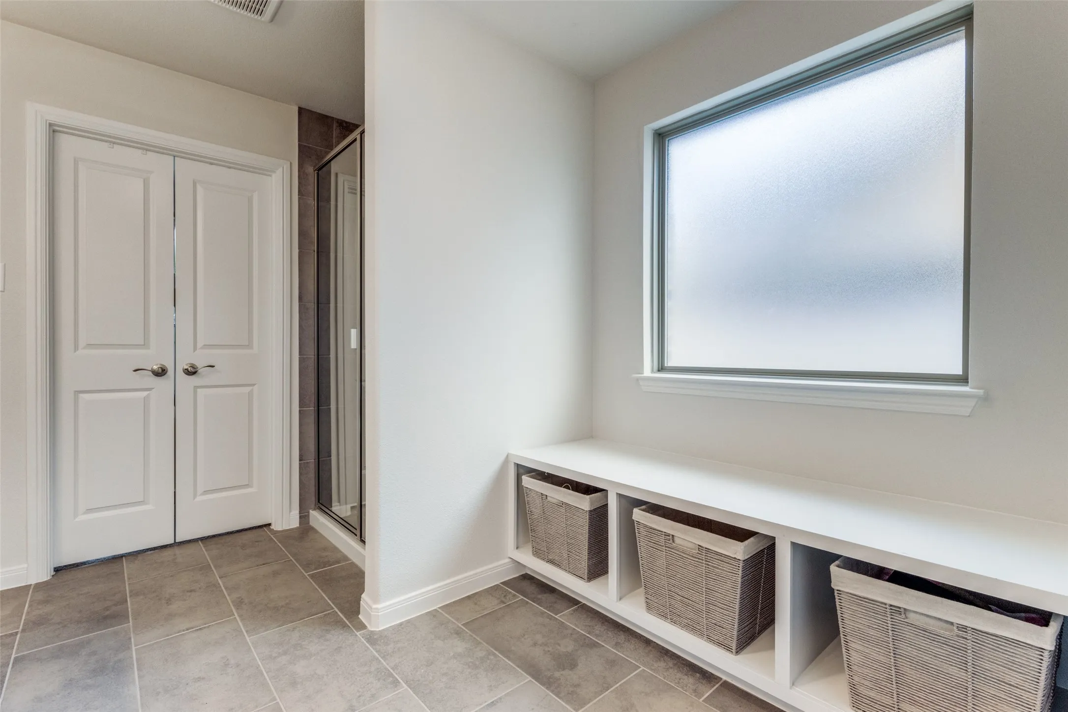 Single Family Residence For Sale in Grayson County , 1813 Lakemont Drive, Van Alstyne, Texas 75495, 3 Bedroom, 3 Bathroom, 2 Garage spaces, 1,861 Sqft, built in 2021, mls#21266849, Real Estate Agent in Van Alstyne, Homes For Sale in Grayson county, Homes For Sale in Van Alstyne, Realtor in Van Alstyne Texas, Real Estate Brokerage Independent Realty Texas, Luminita Cordes Realtor