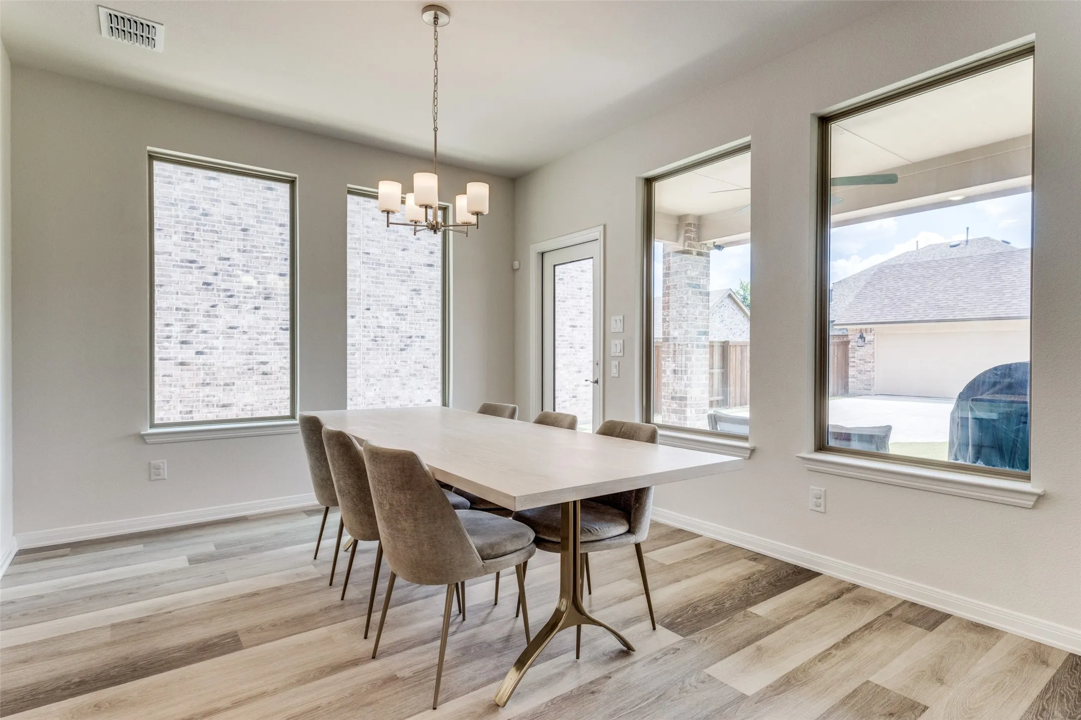 Single Family Residence For Sale in Grayson County , 1813 Lakemont Drive, Van Alstyne, Texas 75495, 3 Bedroom, 3 Bathroom, 2 Garage spaces, 1,861 Sqft, built in 2021, mls#21266849, Real Estate Agent in Van Alstyne, Homes For Sale in Grayson county, Homes For Sale in Van Alstyne, Realtor in Van Alstyne Texas, Real Estate Brokerage Independent Realty Texas, Luminita Cordes Realtor