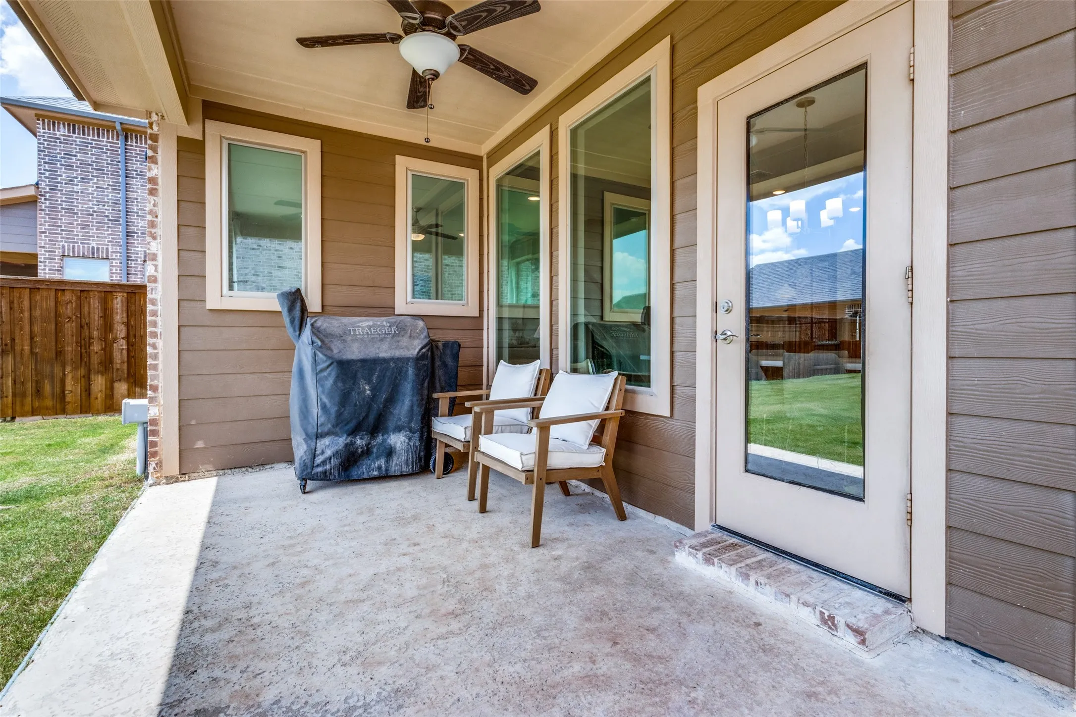 Single Family Residence For Sale in Grayson County , 1813 Lakemont Drive, Van Alstyne, Texas 75495, 3 Bedroom, 3 Bathroom, 2 Garage spaces, 1,861 Sqft, built in 2021, mls#21266849, Real Estate Agent in Van Alstyne, Homes For Sale in Grayson county, Homes For Sale in Van Alstyne, Realtor in Van Alstyne Texas, Real Estate Brokerage Independent Realty Texas, Luminita Cordes Realtor