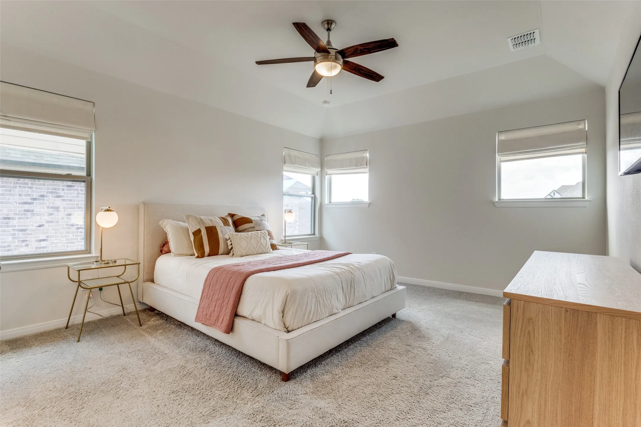 Single Family Residence For Sale in Grayson County , 1813 Lakemont Drive, Van Alstyne, Texas 75495, 3 Bedroom, 3 Bathroom, 2 Garage spaces, 1,861 Sqft, built in 2021, mls#21266849, Real Estate Agent in Van Alstyne, Homes For Sale in Grayson county, Homes For Sale in Van Alstyne, Realtor in Van Alstyne Texas, Real Estate Brokerage Independent Realty Texas, Luminita Cordes Realtor
