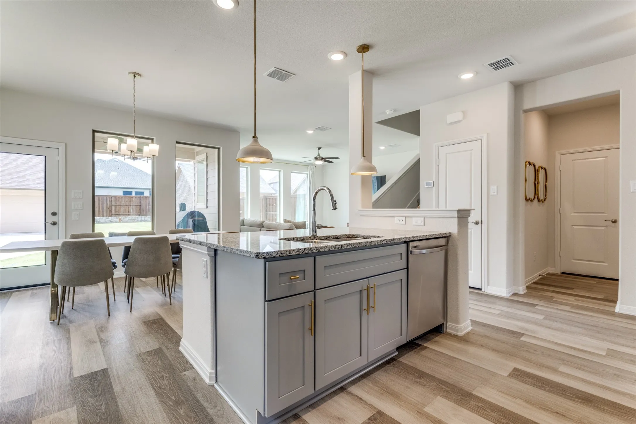Single Family Residence For Sale in Grayson County , 1813 Lakemont Drive, Van Alstyne, Texas 75495, 3 Bedroom, 3 Bathroom, 2 Garage spaces, 1,861 Sqft, built in 2021, mls#21266849, Real Estate Agent in Van Alstyne, Homes For Sale in Grayson county, Homes For Sale in Van Alstyne, Realtor in Van Alstyne Texas, Real Estate Brokerage Independent Realty Texas, Luminita Cordes Realtor