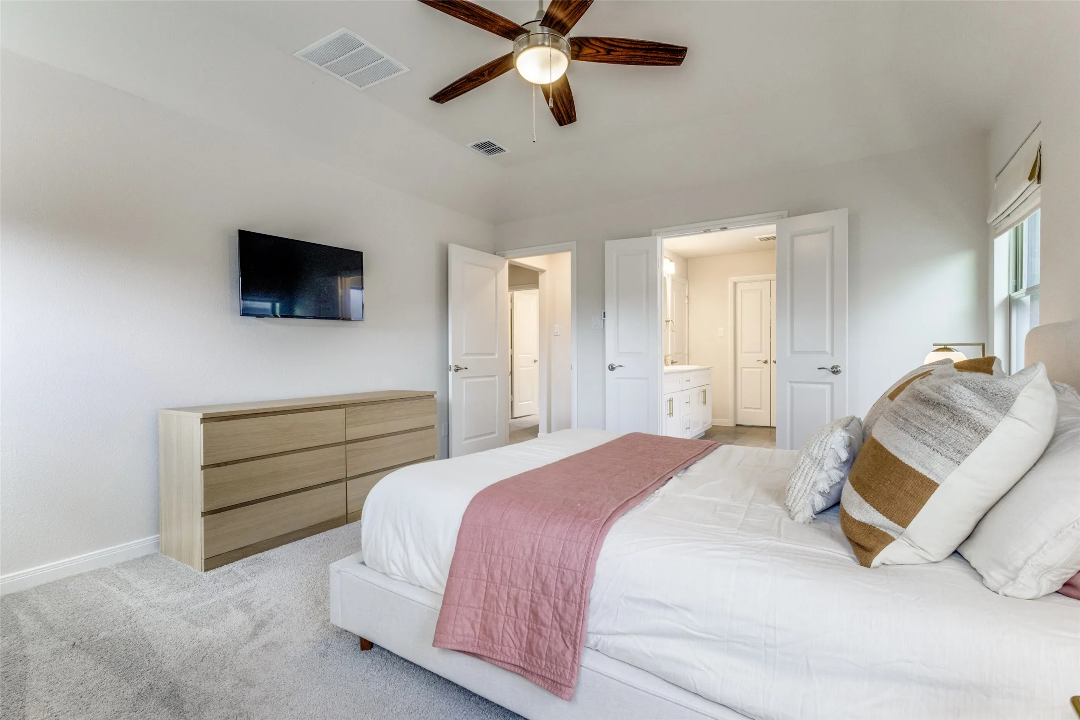 Single Family Residence For Sale in Grayson County , 1813 Lakemont Drive, Van Alstyne, Texas 75495, 3 Bedroom, 3 Bathroom, 2 Garage spaces, 1,861 Sqft, built in 2021, mls#21266849, Real Estate Agent in Van Alstyne, Homes For Sale in Grayson county, Homes For Sale in Van Alstyne, Realtor in Van Alstyne Texas, Real Estate Brokerage Independent Realty Texas, Luminita Cordes Realtor