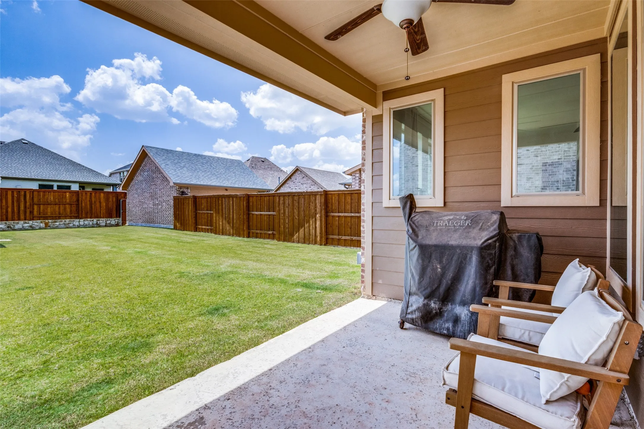 Single Family Residence For Sale in Grayson County , 1813 Lakemont Drive, Van Alstyne, Texas 75495, 3 Bedroom, 3 Bathroom, 2 Garage spaces, 1,861 Sqft, built in 2021, mls#21266849, Real Estate Agent in Van Alstyne, Homes For Sale in Grayson county, Homes For Sale in Van Alstyne, Realtor in Van Alstyne Texas, Real Estate Brokerage Independent Realty Texas, Luminita Cordes Realtor