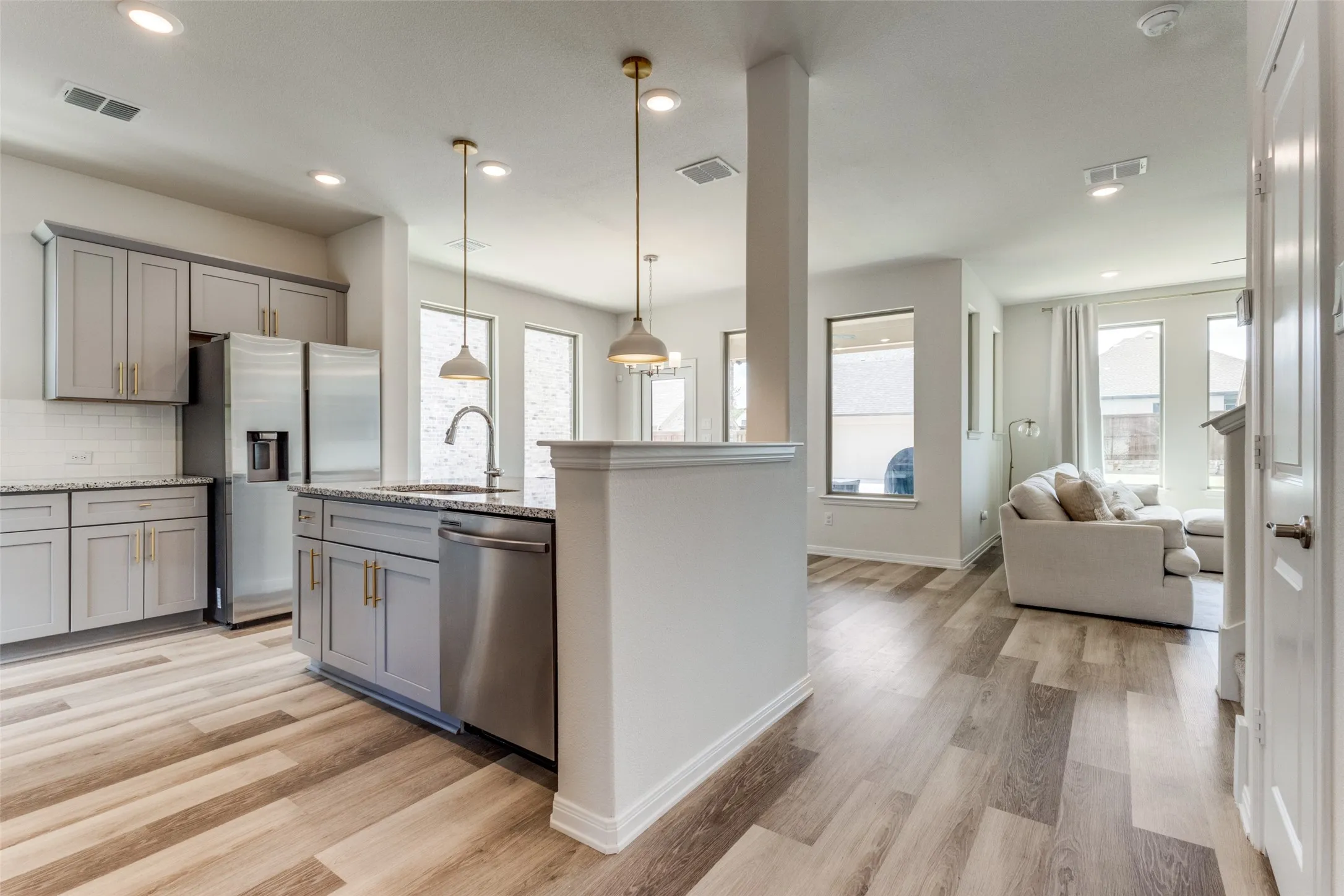 Single Family Residence For Sale in Grayson County , 1813 Lakemont Drive, Van Alstyne, Texas 75495, 3 Bedroom, 3 Bathroom, 2 Garage spaces, 1,861 Sqft, built in 2021, mls#21266849, Real Estate Agent in Van Alstyne, Homes For Sale in Grayson county, Homes For Sale in Van Alstyne, Realtor in Van Alstyne Texas, Real Estate Brokerage Independent Realty Texas, Luminita Cordes Realtor