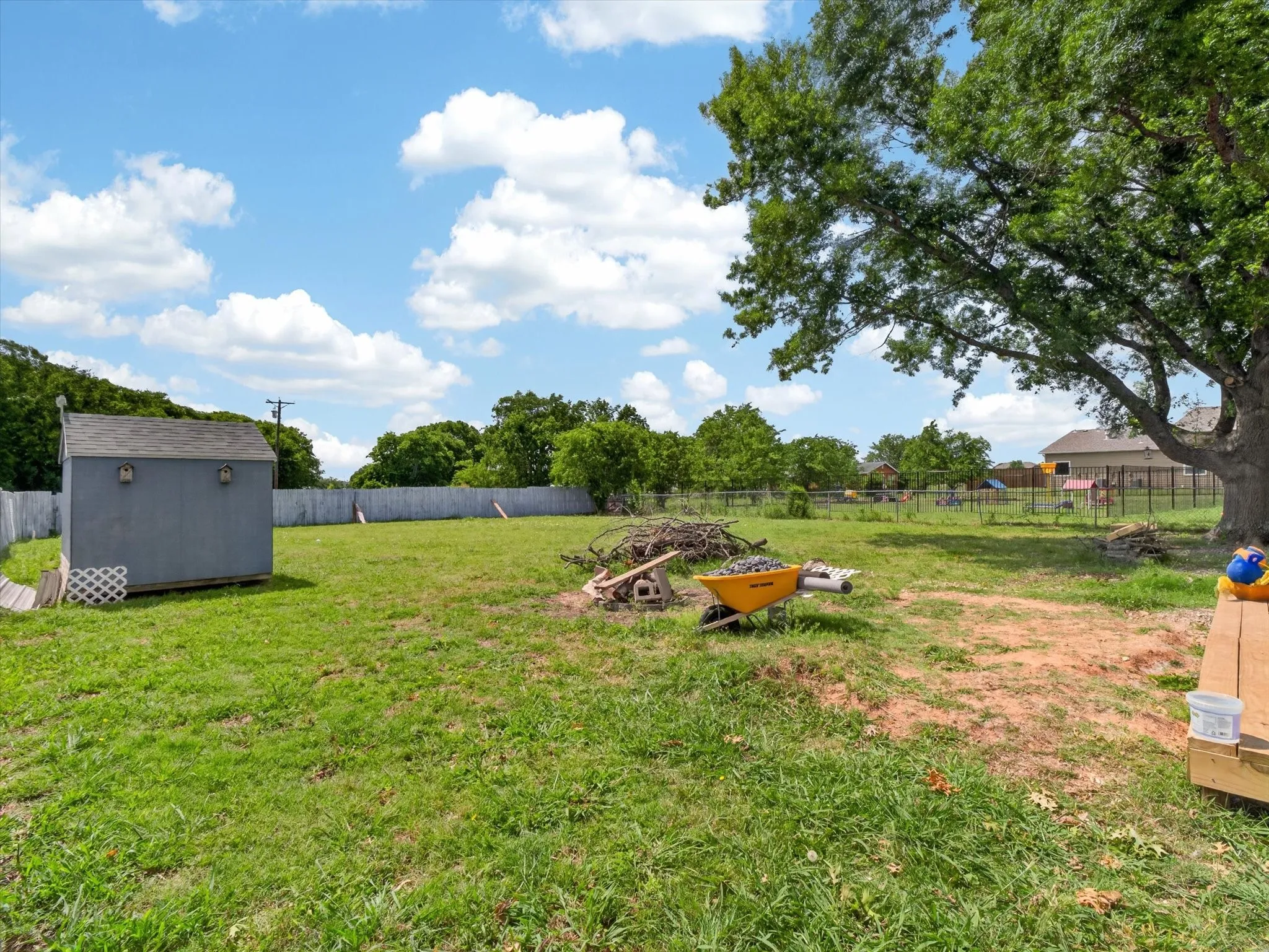 Single Family Residence For Sale in Grayson County , 225 Cobb Avenue, Van Alstyne, Texas 75495, 1 Bedroom, 1 Bathroom, Garage spaces, 767 Sqft, built in 1990, mls#21274214, Real Estate Agent in Van Alstyne, Homes For Sale in Grayson county, Homes For Sale in Van Alstyne, Realtor in Van Alstyne Texas, Real Estate Brokerage Independent Realty Texas, Luminita Cordes Realtor